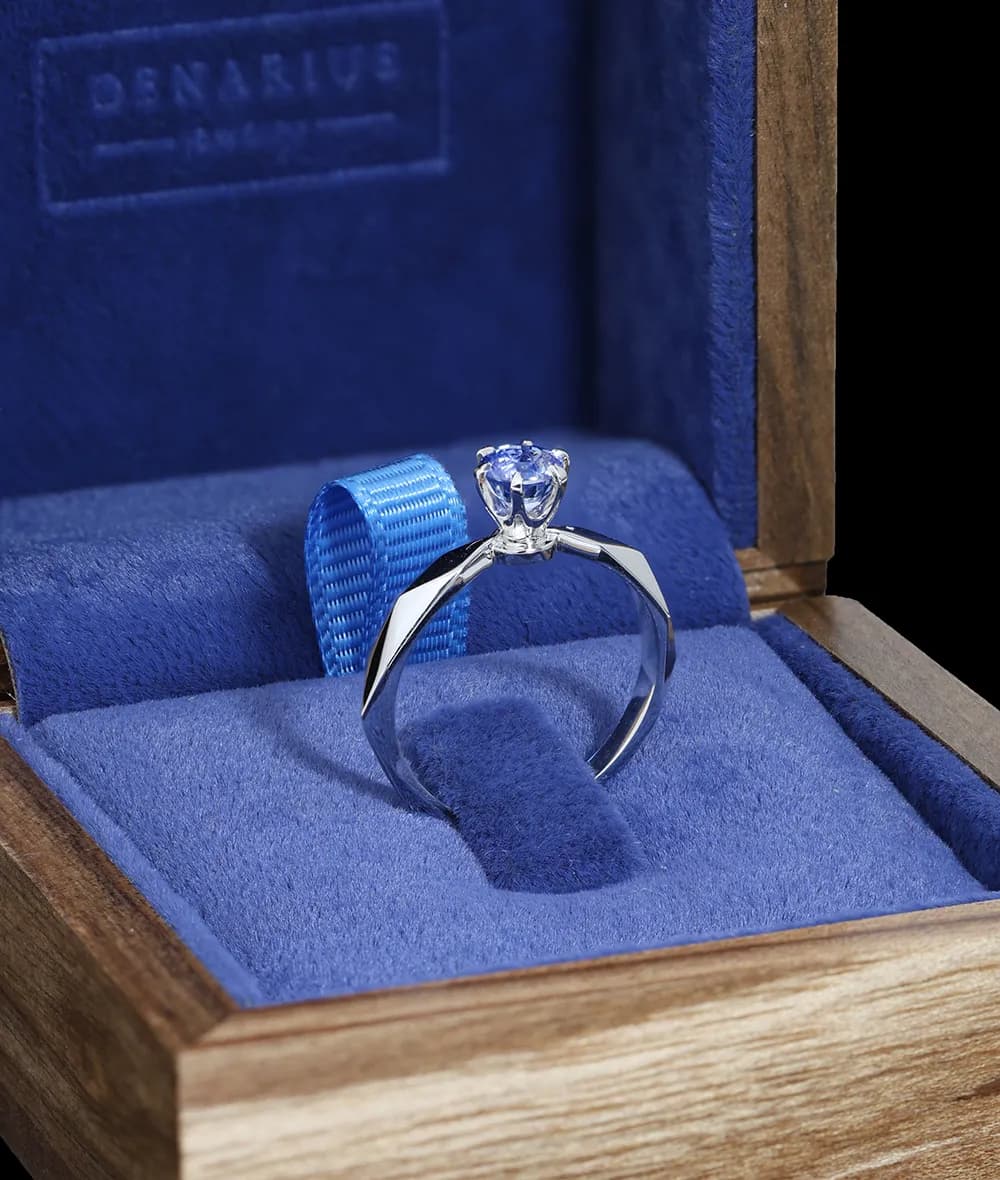 Каблучка з сапфіром з білого золота Грані кохання R2 sap d6,0