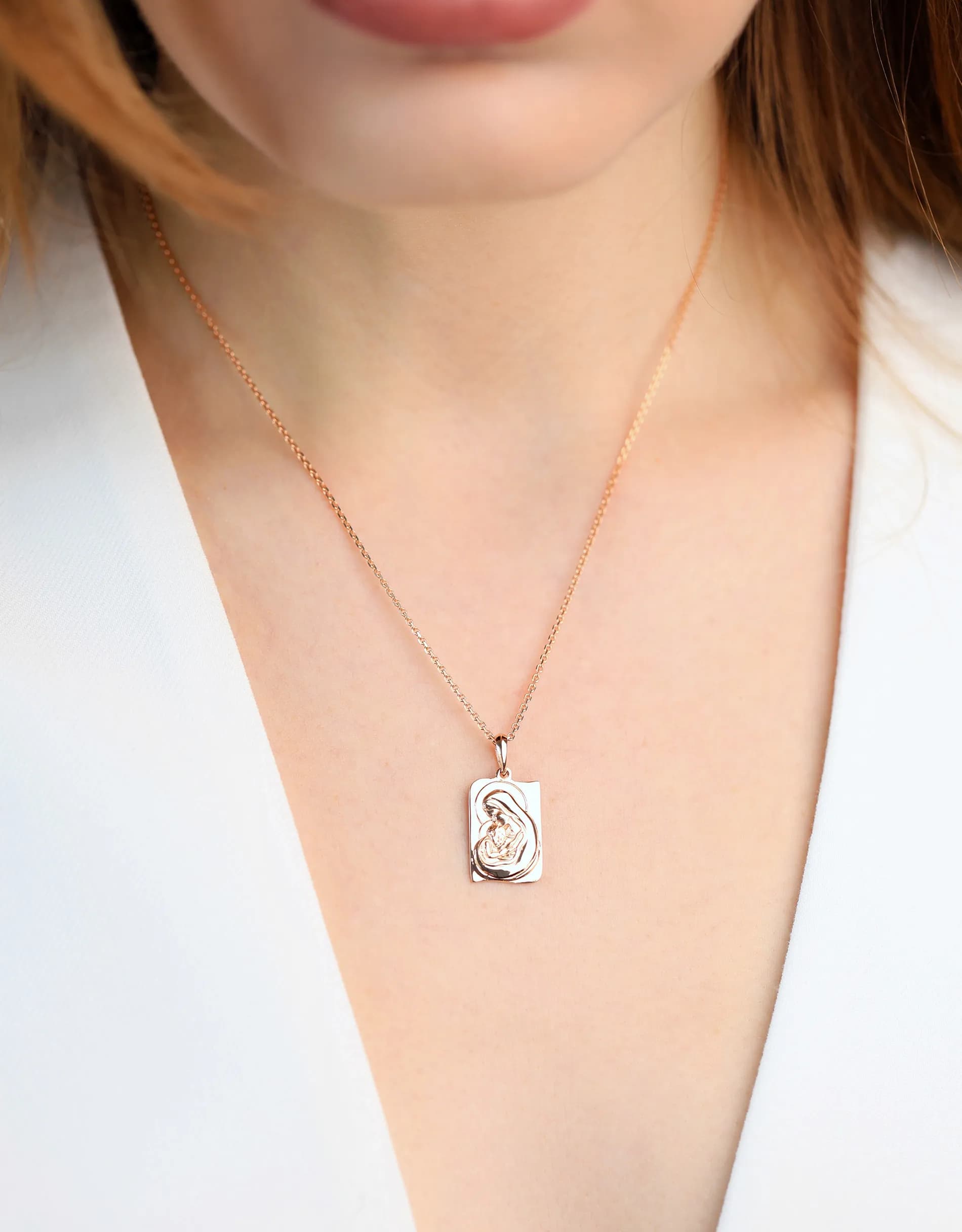 Медальйон Богородиці з дитям D P10-2654