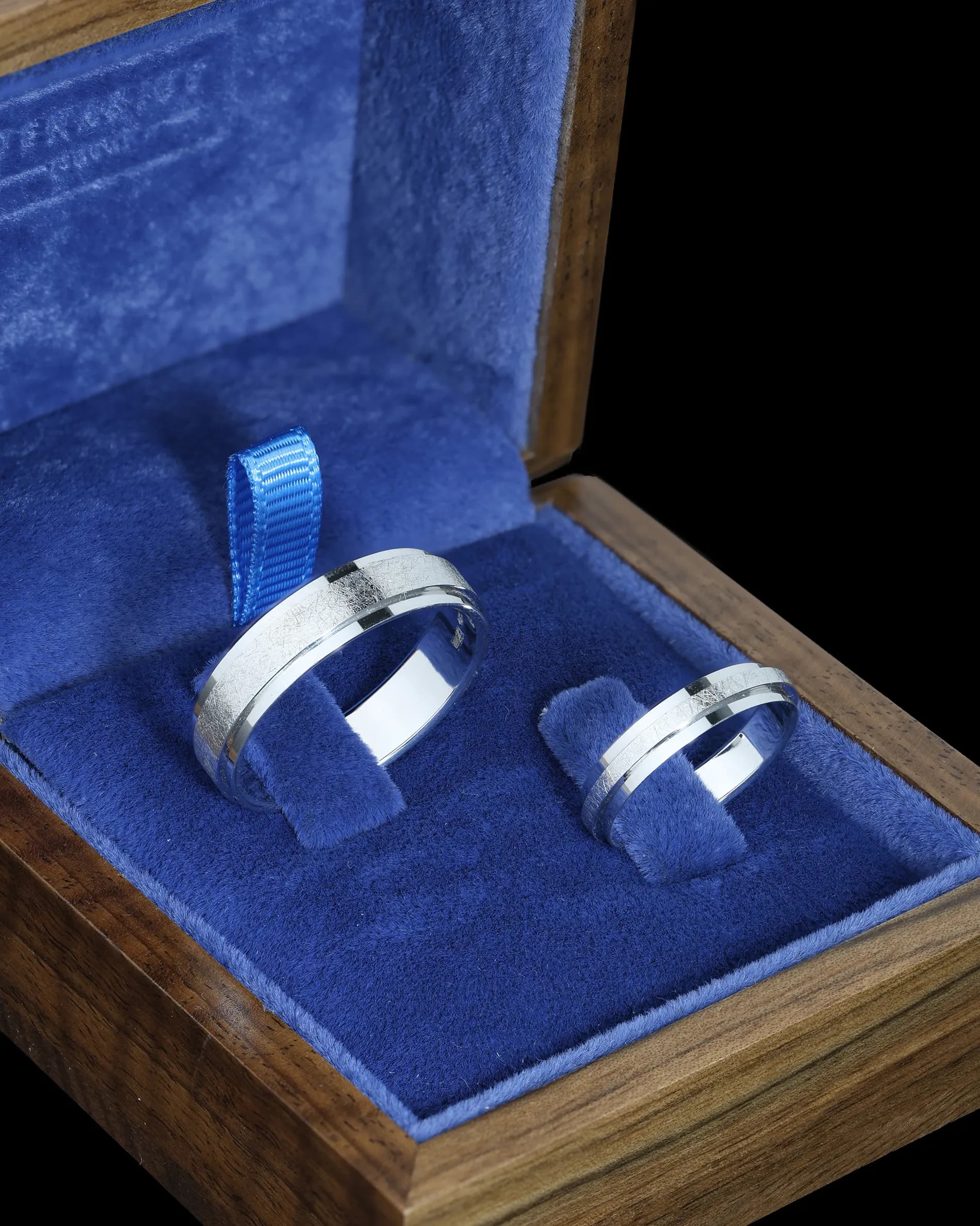 Обручка "Ice brush" з білого золота 200-0233,01 (22)