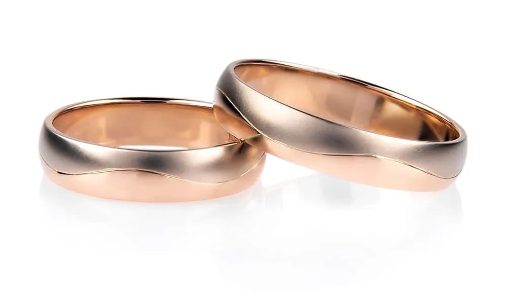 Обручка "Хвилі кохання" з комбінованого золота 300-0047 (17)