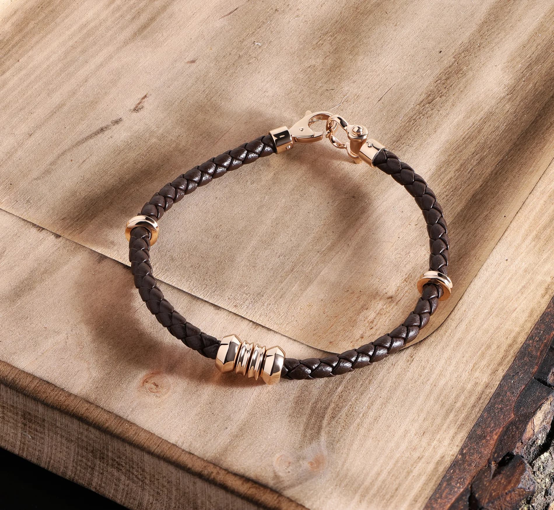 Чоловічий браслет на шкірі із золотими вставками LBR R B1 02