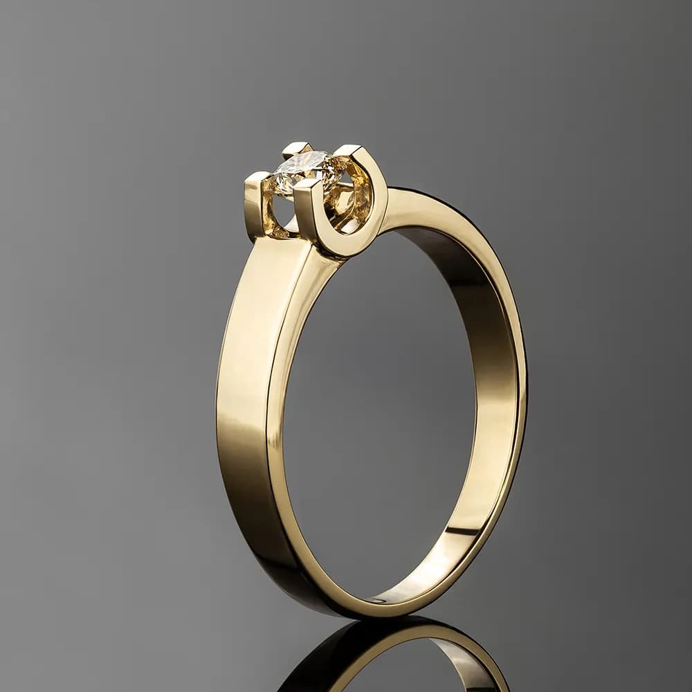 Каблучка з діамантом П`янке мартіні з жовтого золота (18)