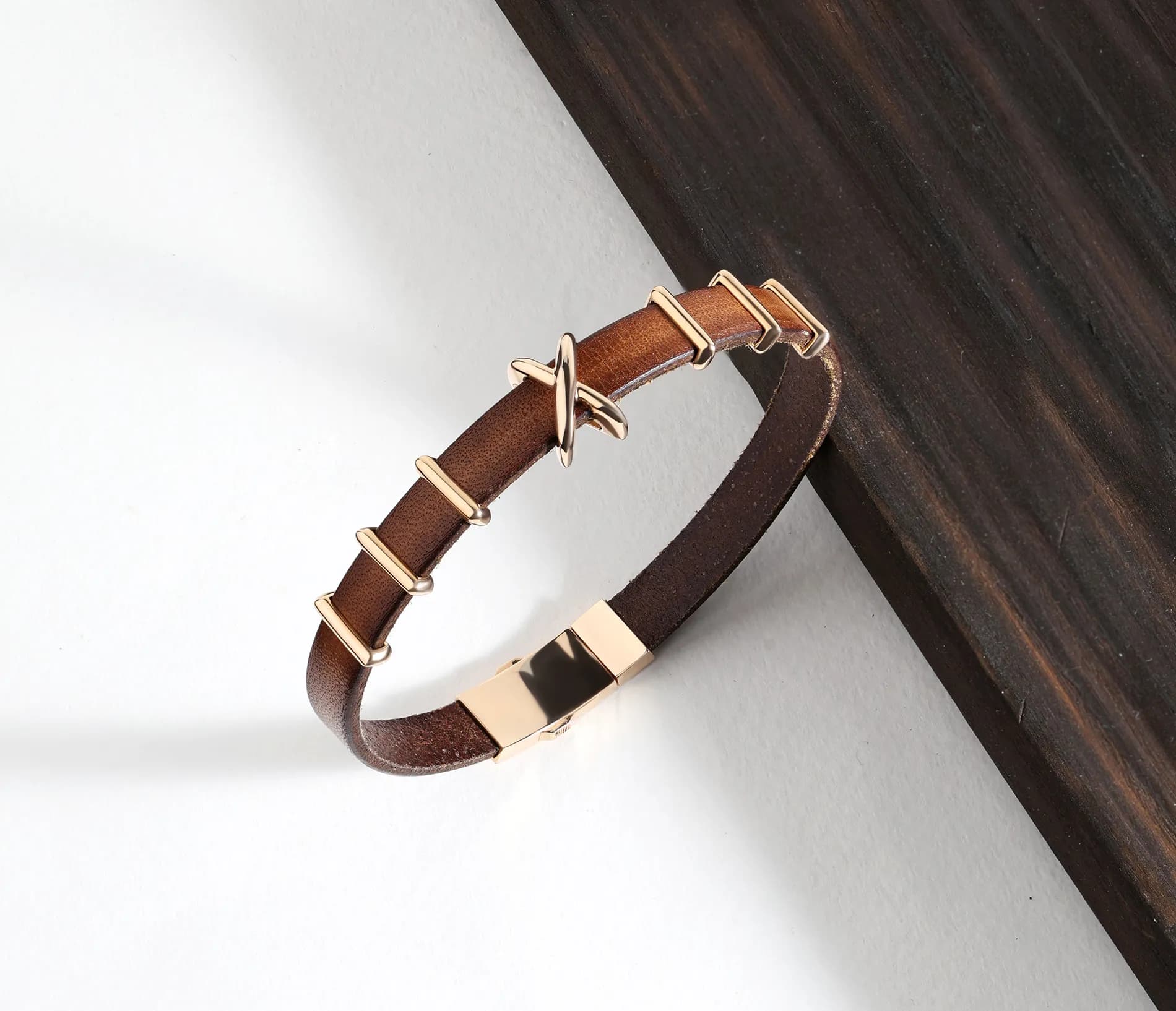 Шкіряний браслет із золотими вставками LBR F B1 04