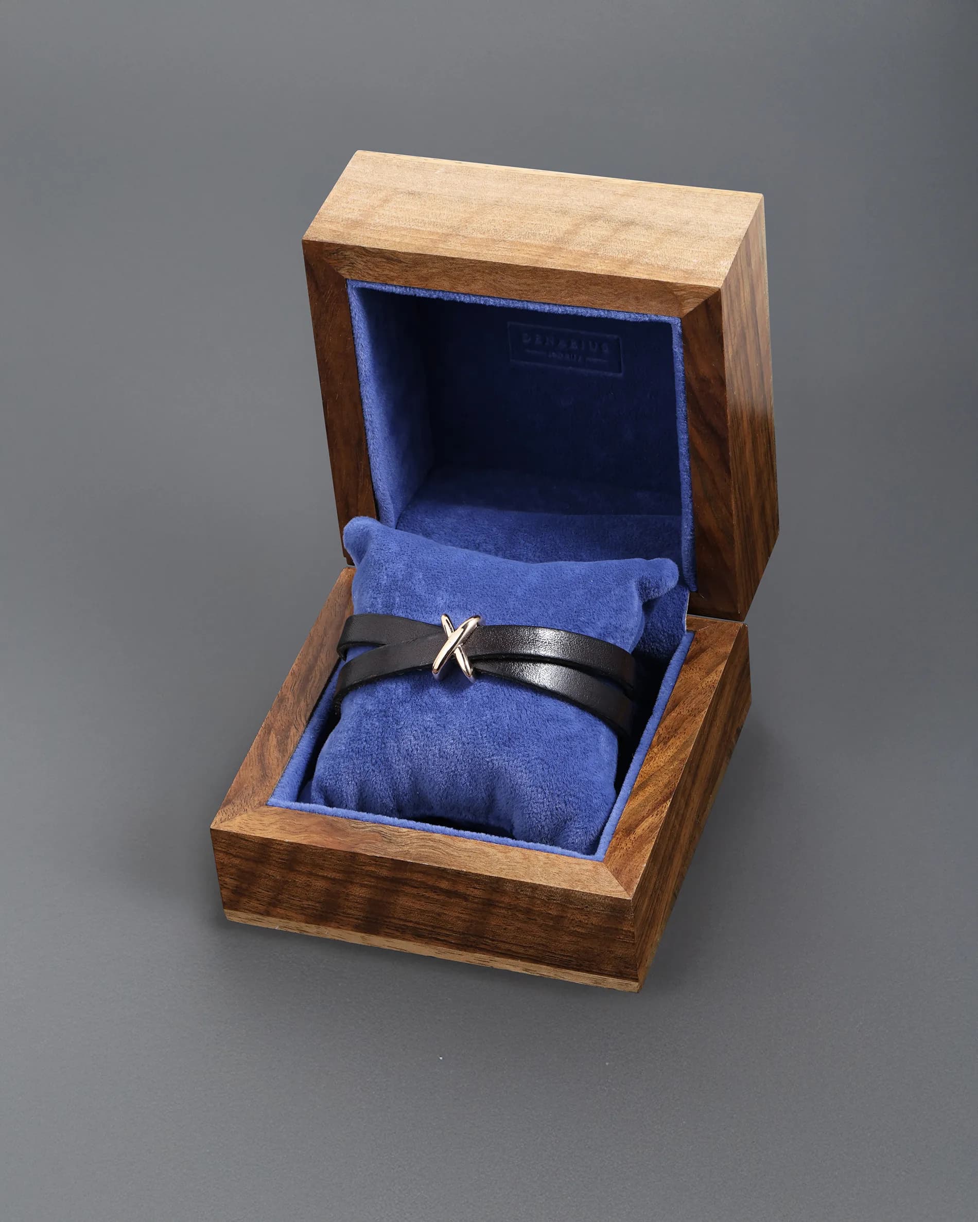 Шкіряний браслет із золотими вставками LBL F B1 03 double