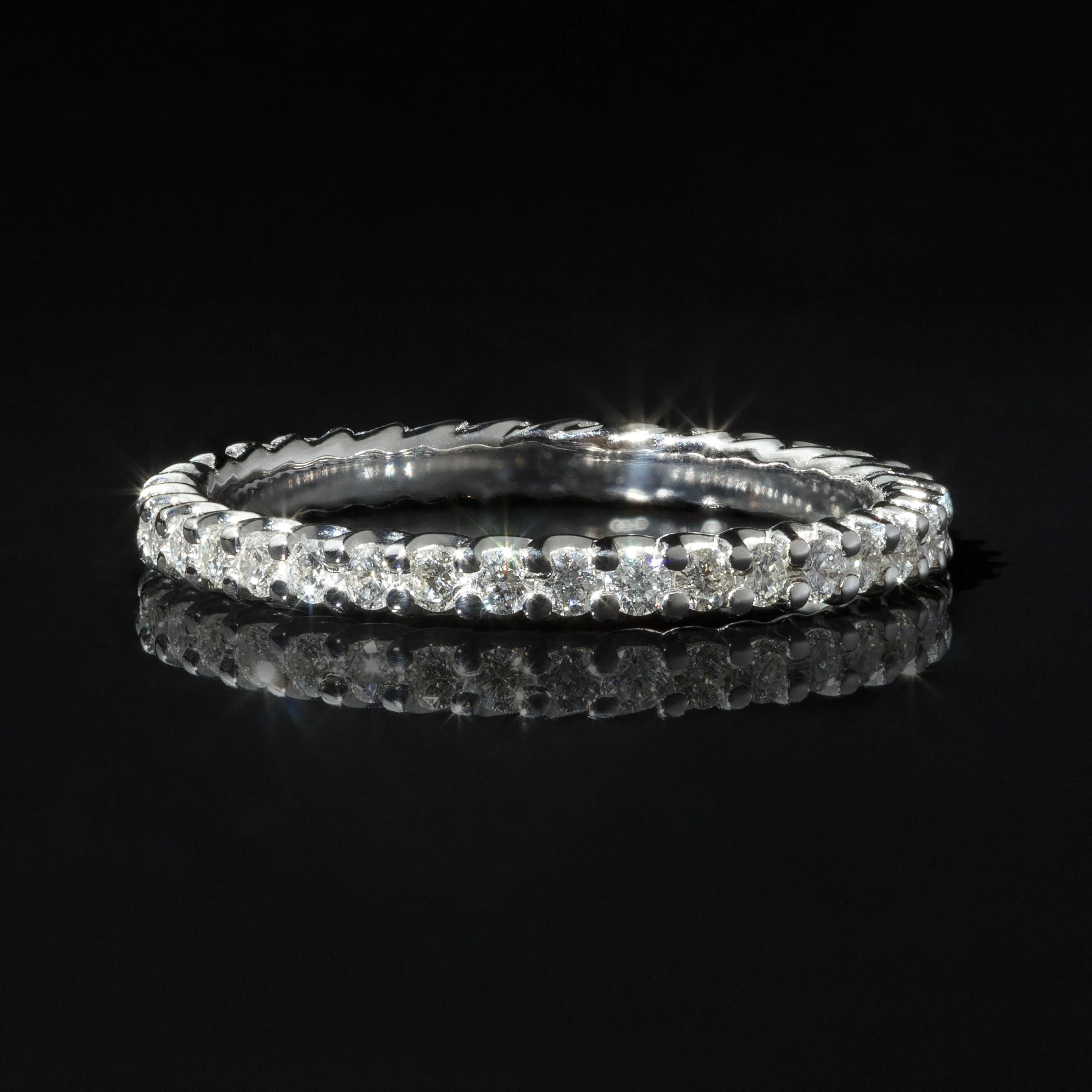 Перстень-доріжка з діамантами "Wave" з білого золота