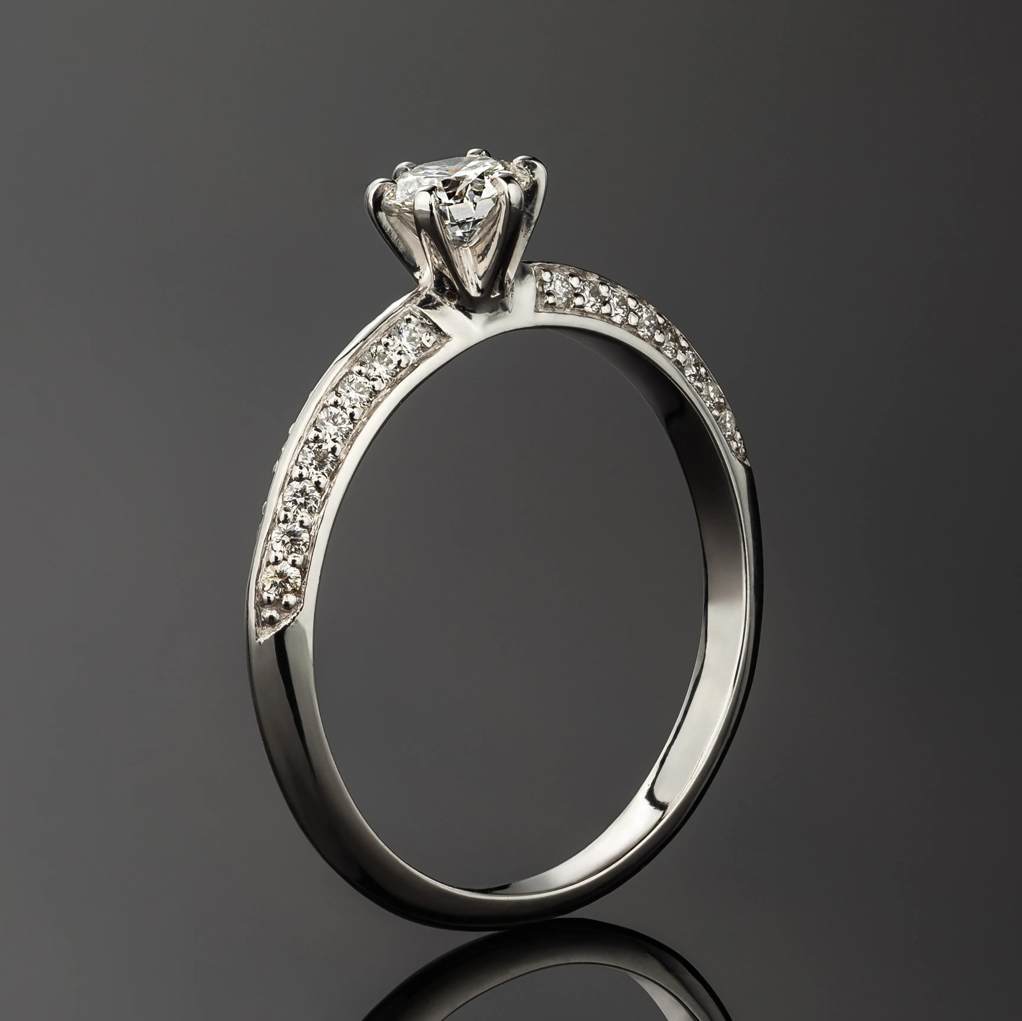 Каблучка з діамантами "Монархія" з білого золота GIA