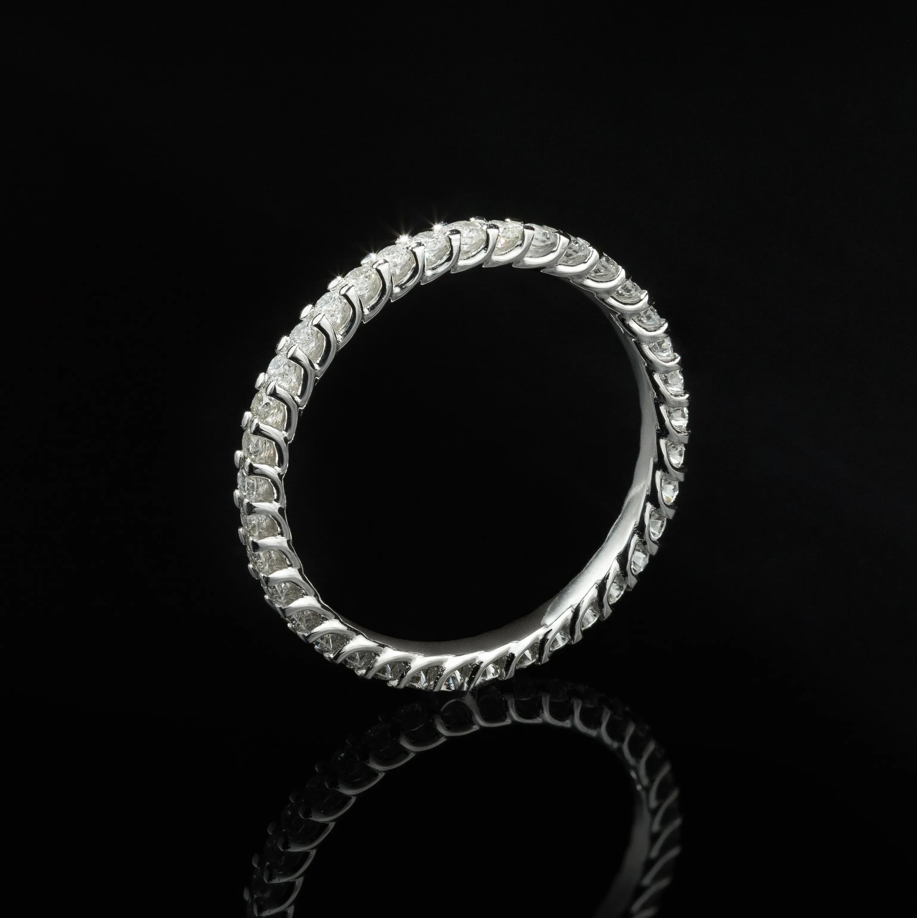 Перстень-доріжка з діамантами "Wave" з білого золота