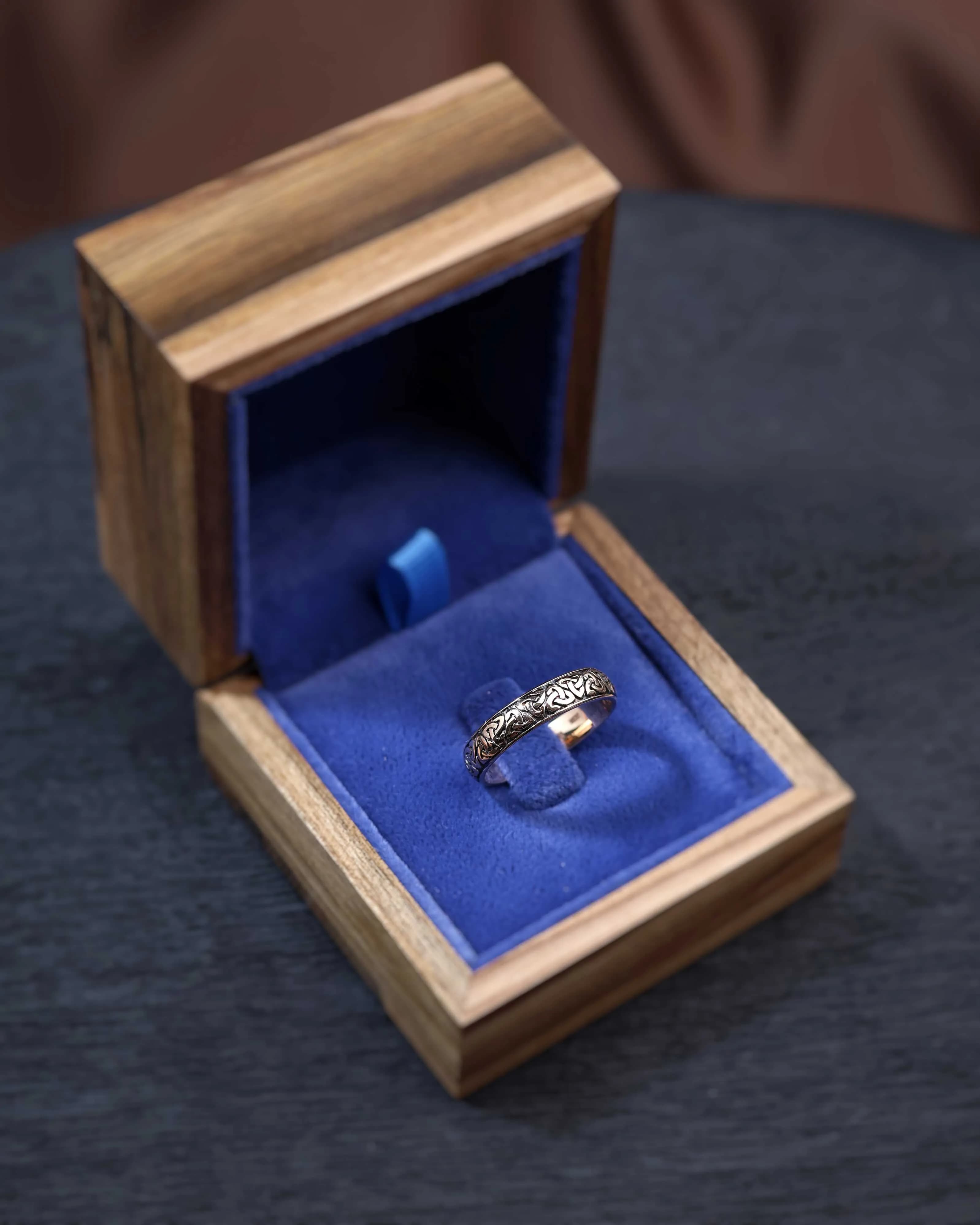 Чоловічий перстень з червоного золота 100-0135