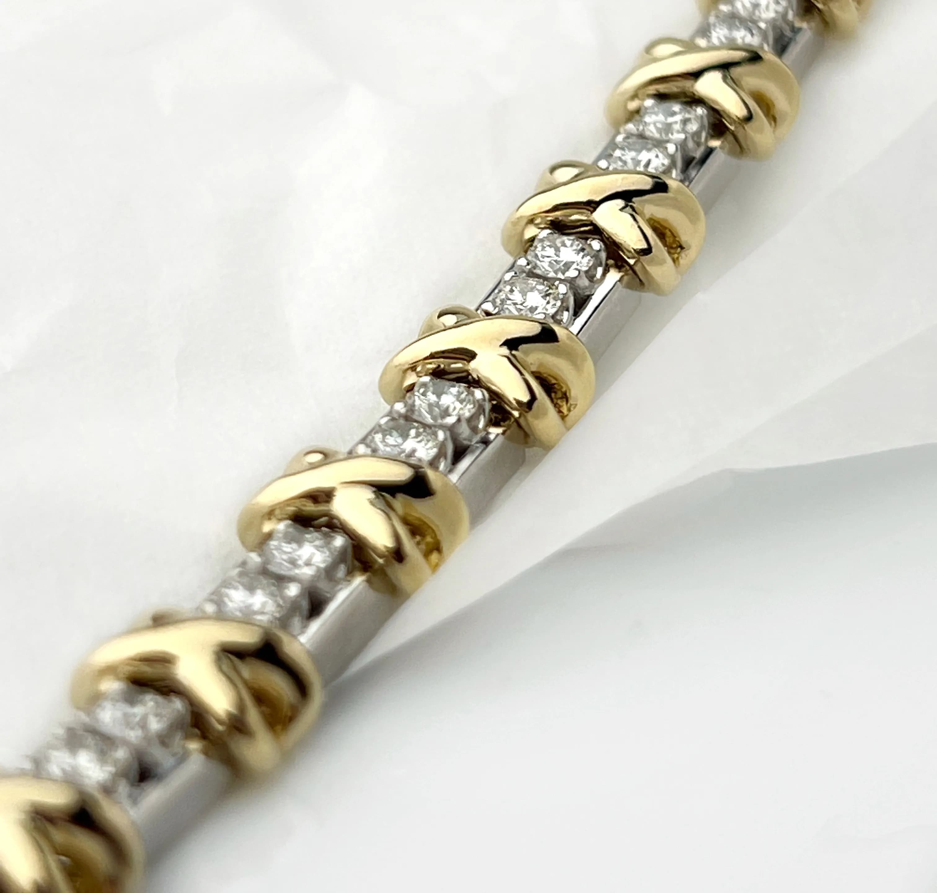 Браслет з діамантами "Criss Cross" з комбінованого золота