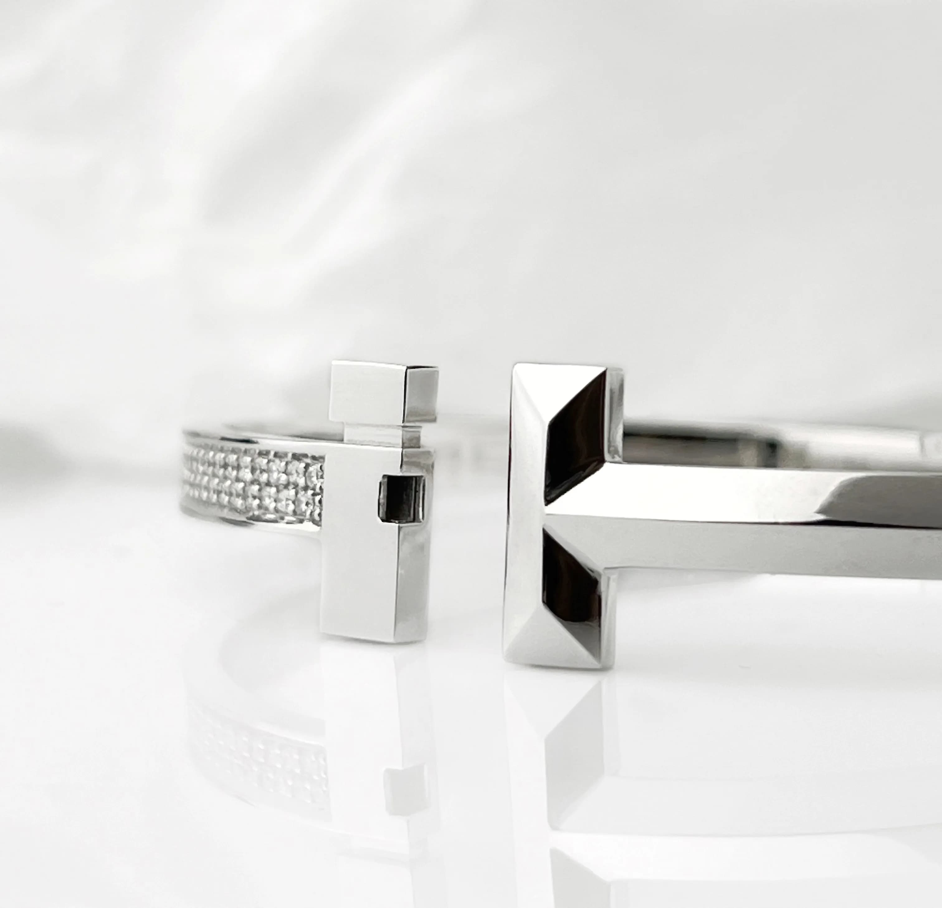 Браслет з діамантами з білого золота T1-bracelet