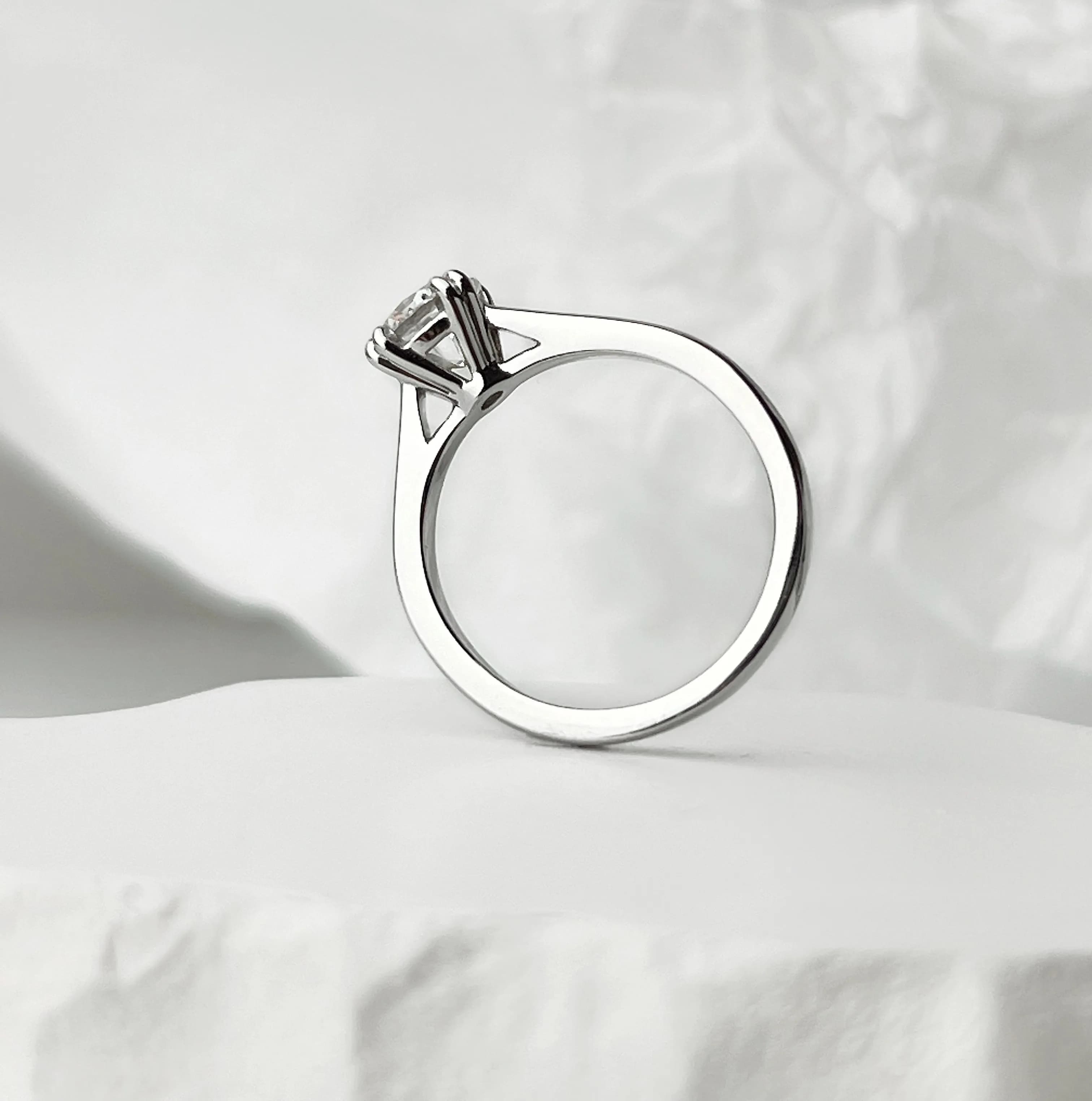 Каблучка "Winston" з діамантом 1 карат з білого золота 18k GIA