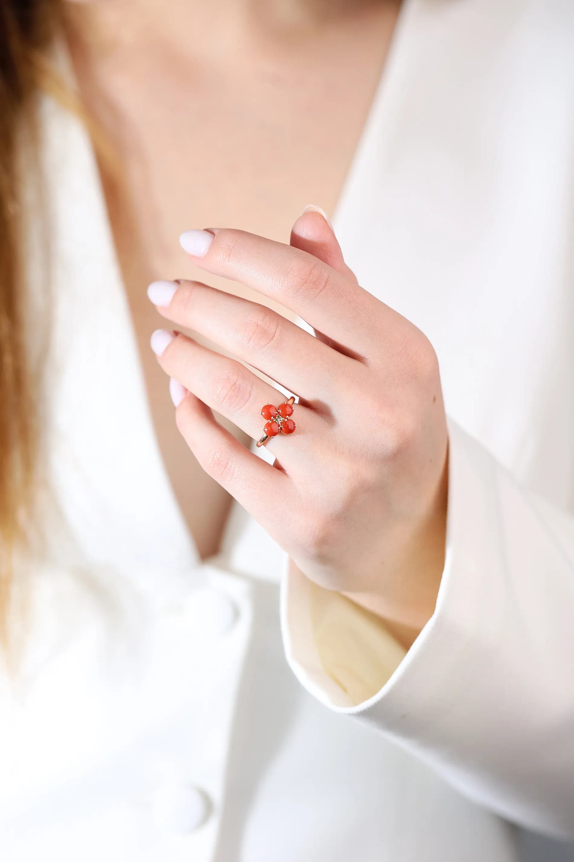 Каблучка з коралом та зеленими діамантами "Bora Bora" coral R29