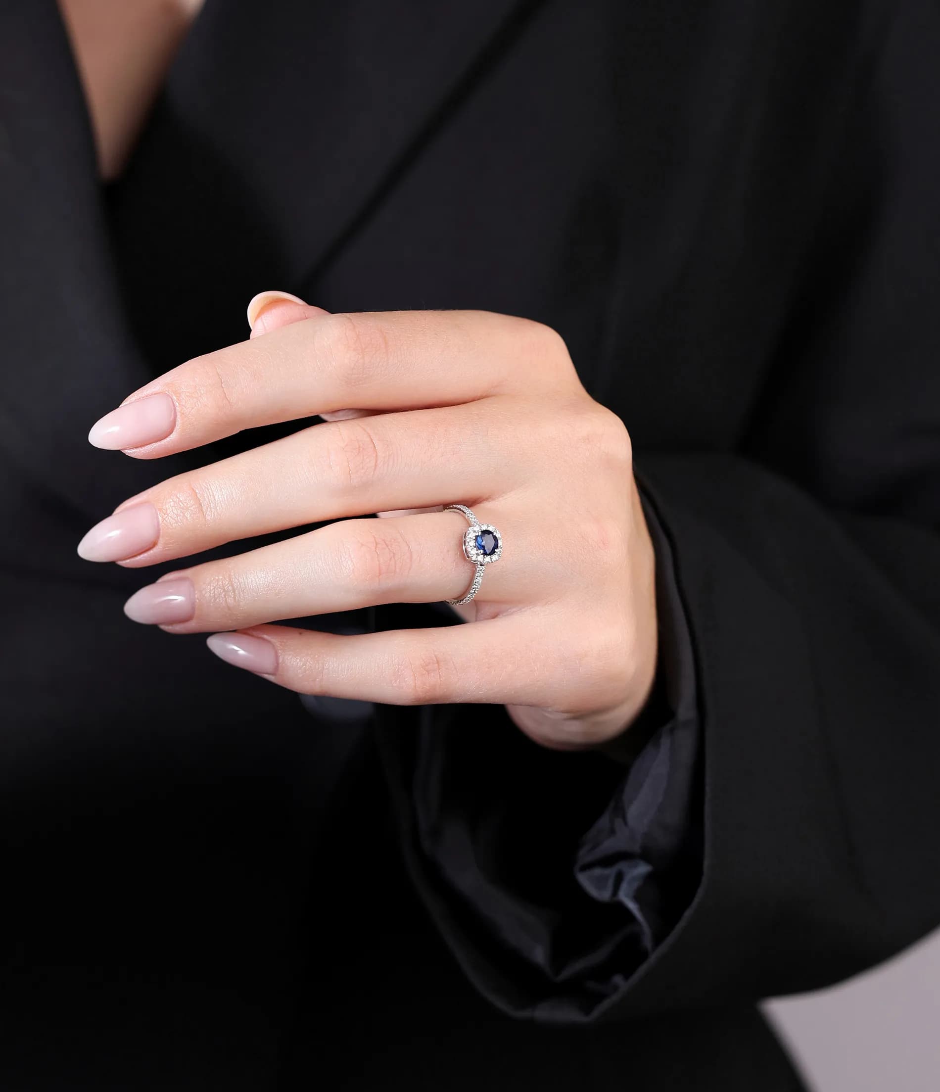 Каблучка з сапфіром з білого золота Elza R29 sap