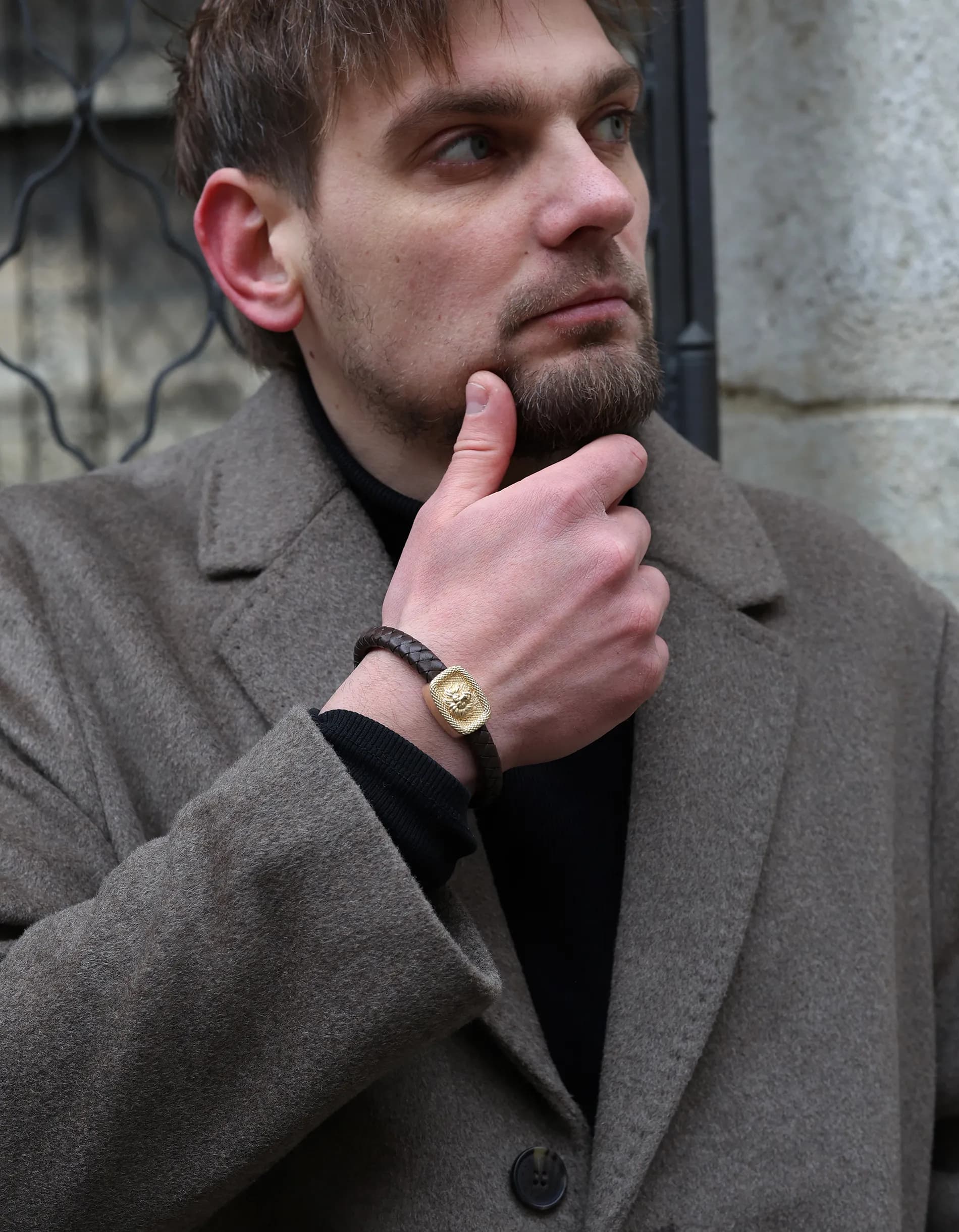 Шкіряний чоловічий браслет з золотими вставками Лев b40 br.