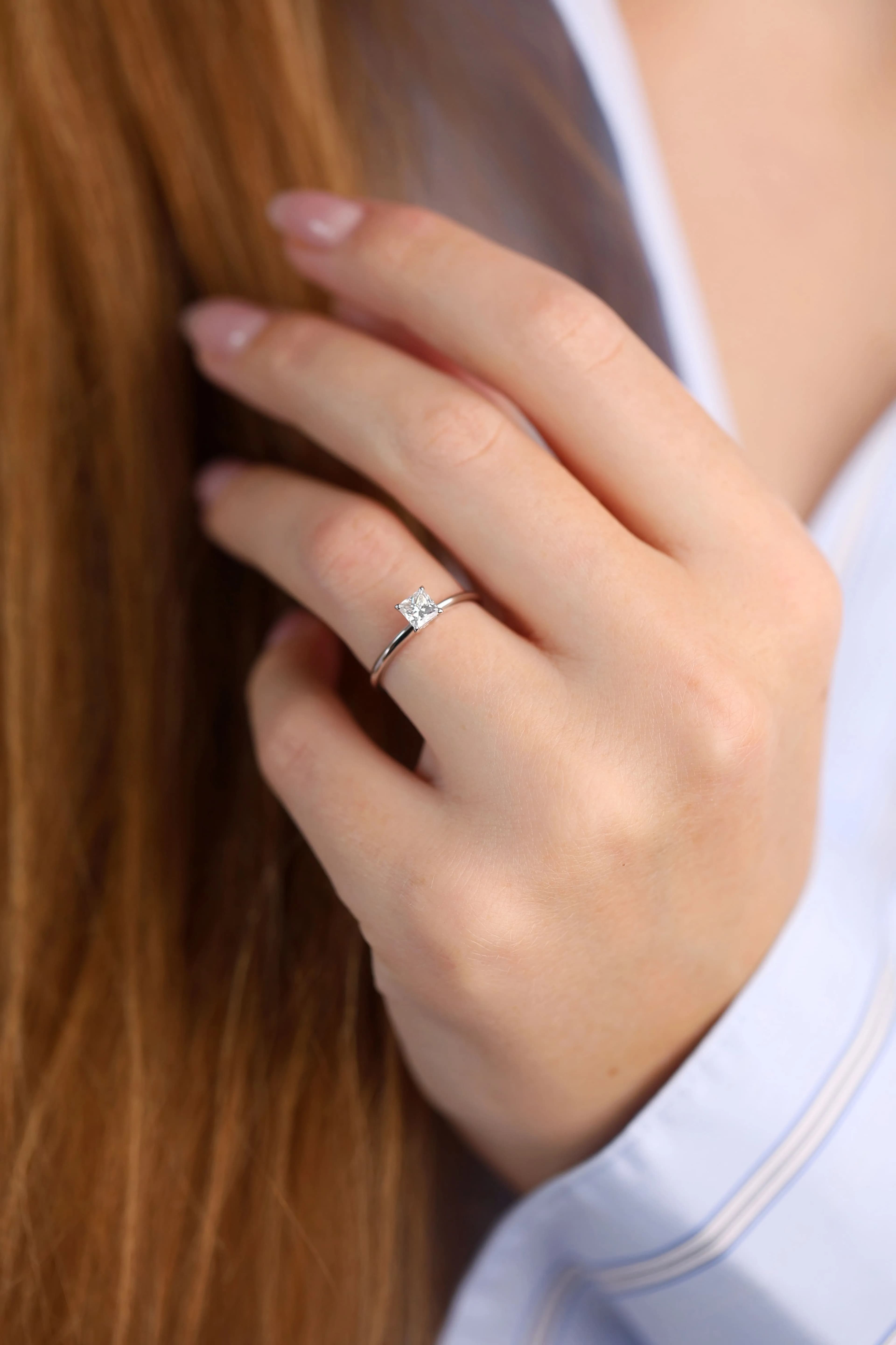 Каблучка з діамантом принцеса 0,50 карат з білого золота 18k