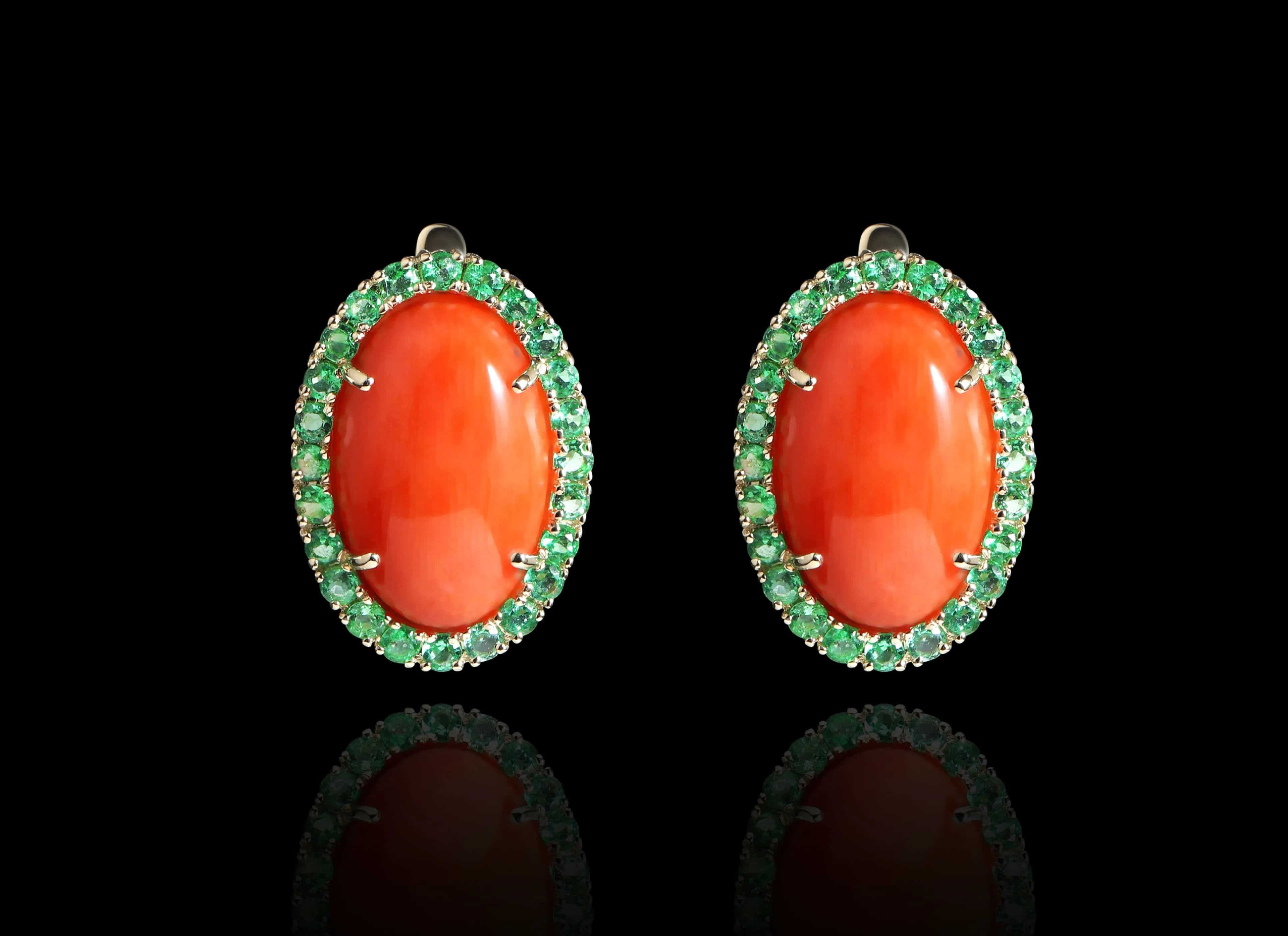 Сережки з коралом та смарагдами з жовтого золота Bora Bora Coral oval E49