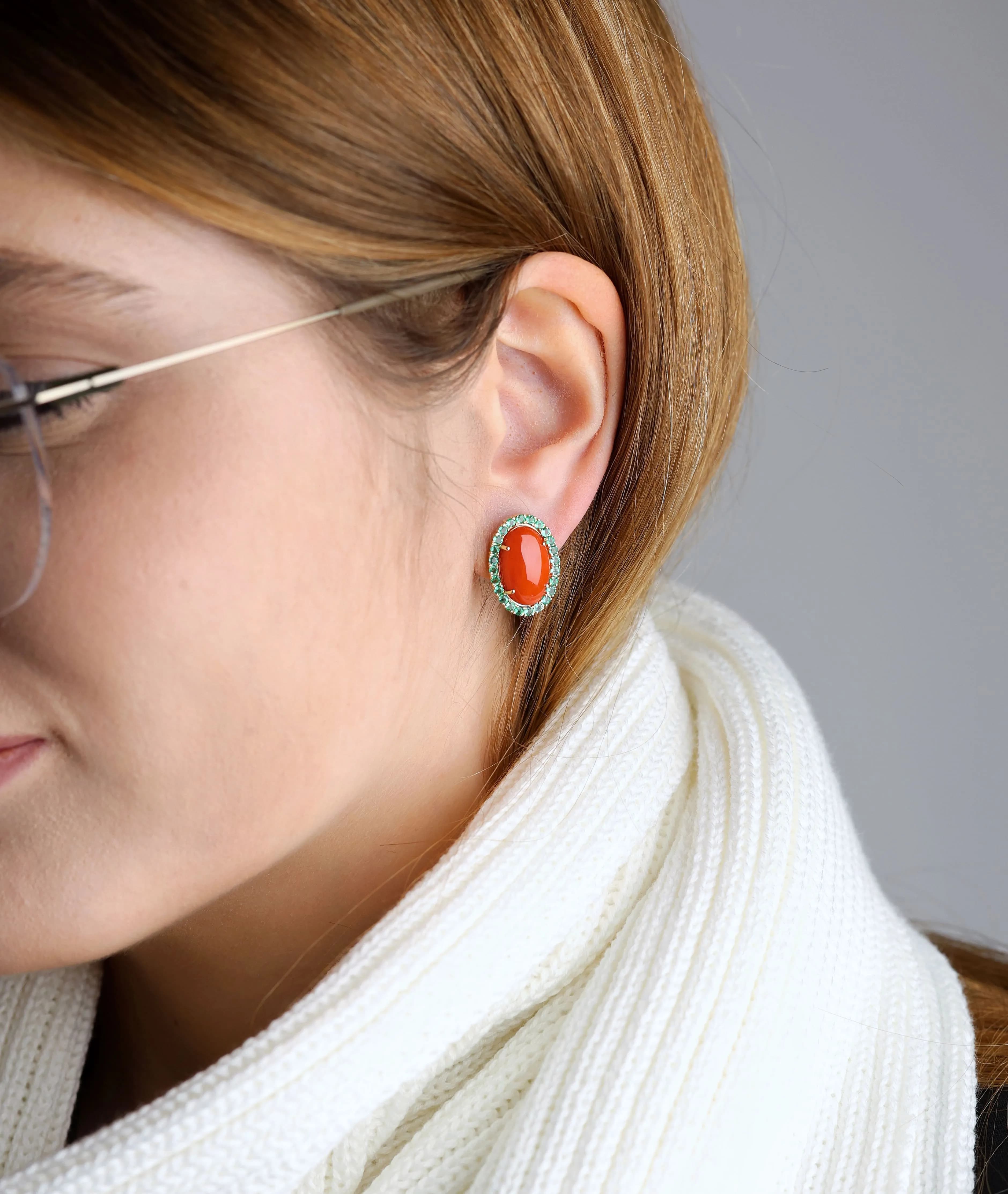 Сережки з коралом та смарагдами з жовтого золота Bora Bora Coral oval E49