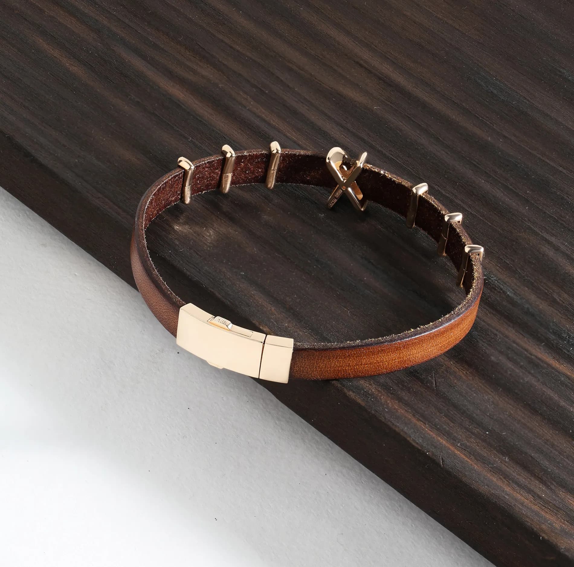 Шкіряний браслет із золотими вставками LBR F B1 04