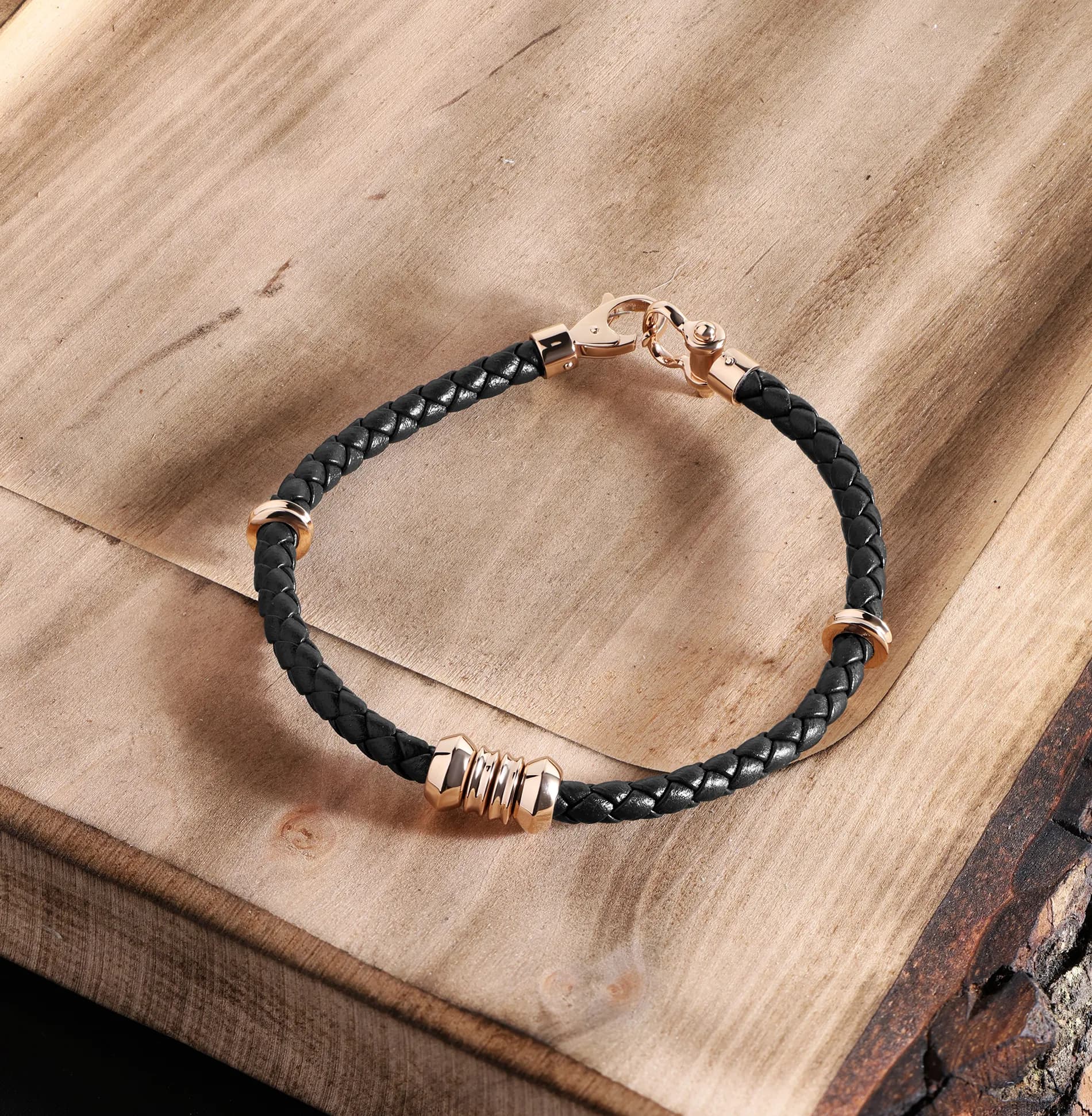 Чоловічий шкіряний браслет із золотими вставками LBL R B1 02