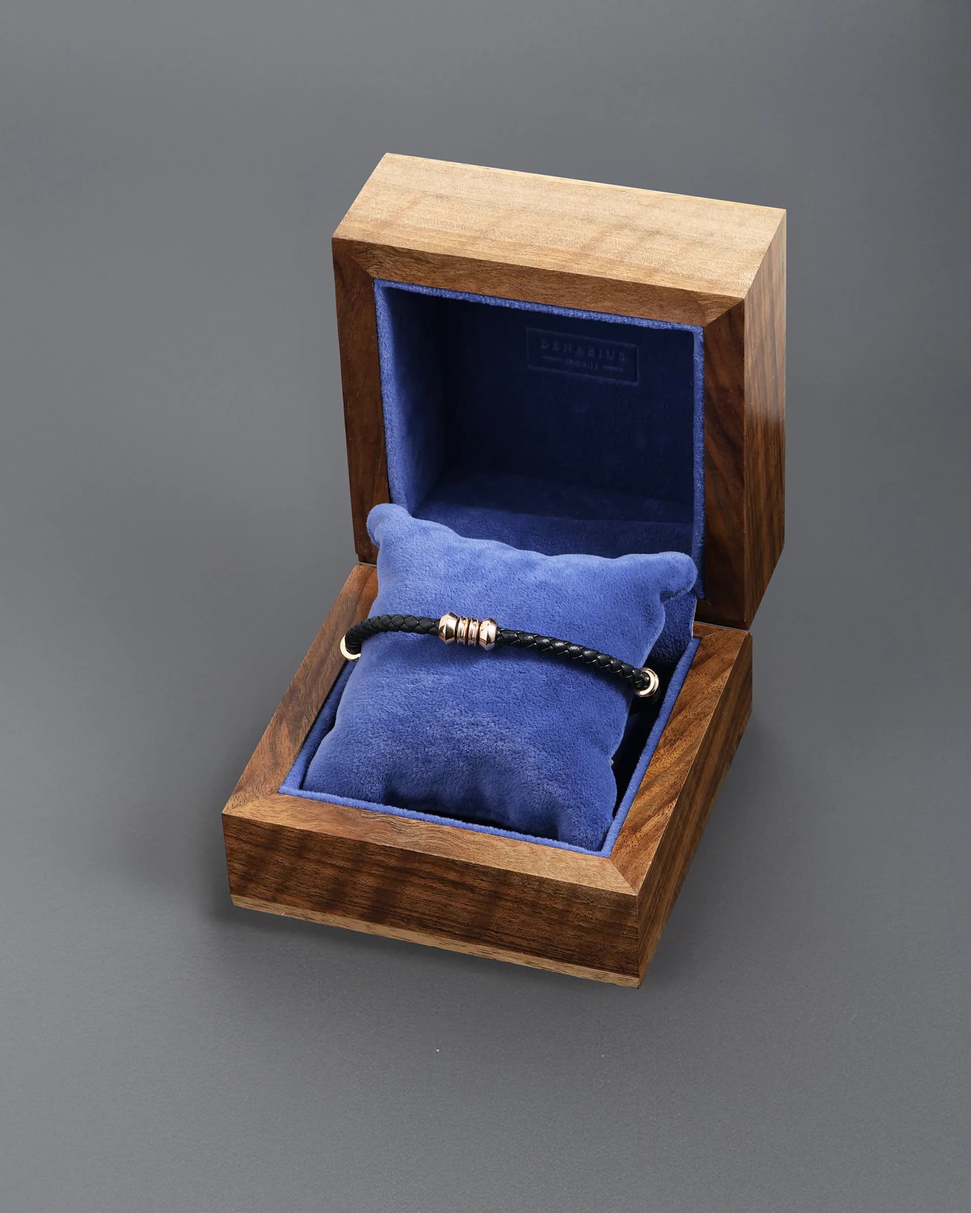 Чоловічий шкіряний браслет із золотими вставками LBL R B1 02