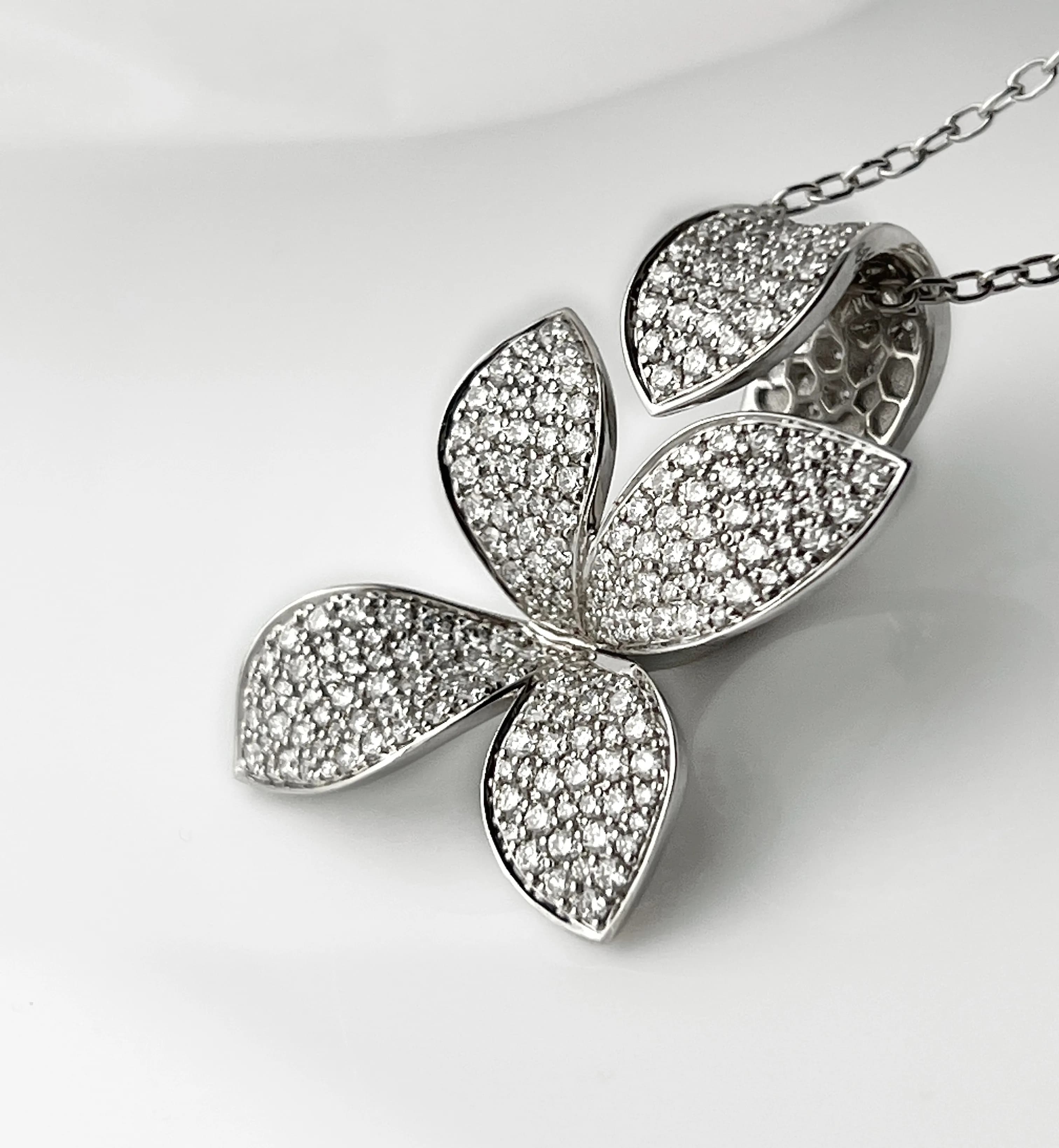 Кольє з діамантами "Райські сади" з білого золота 18k