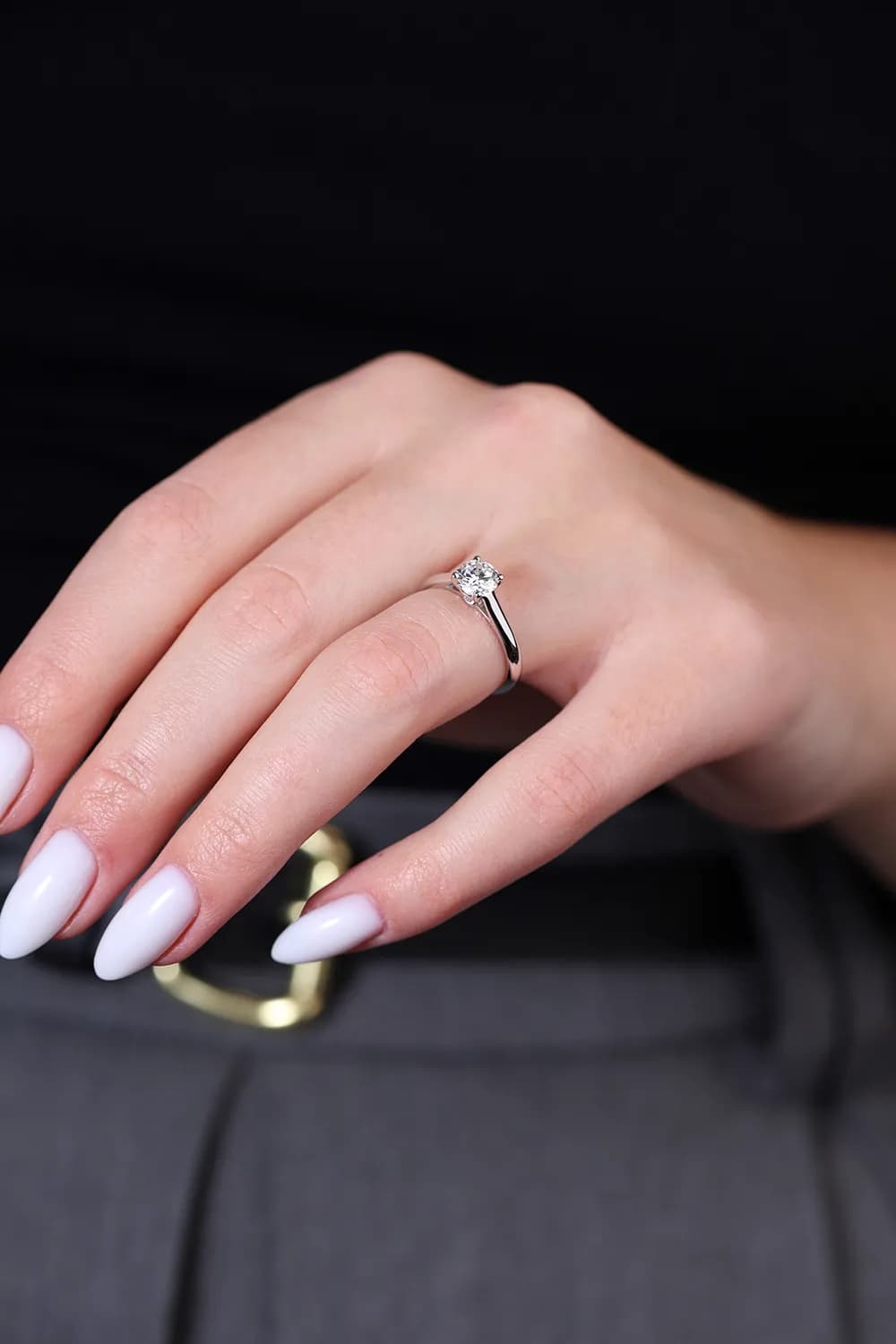 Каблучка з діамантом з білого золота Elegance R22 0,80ct 18K GIA