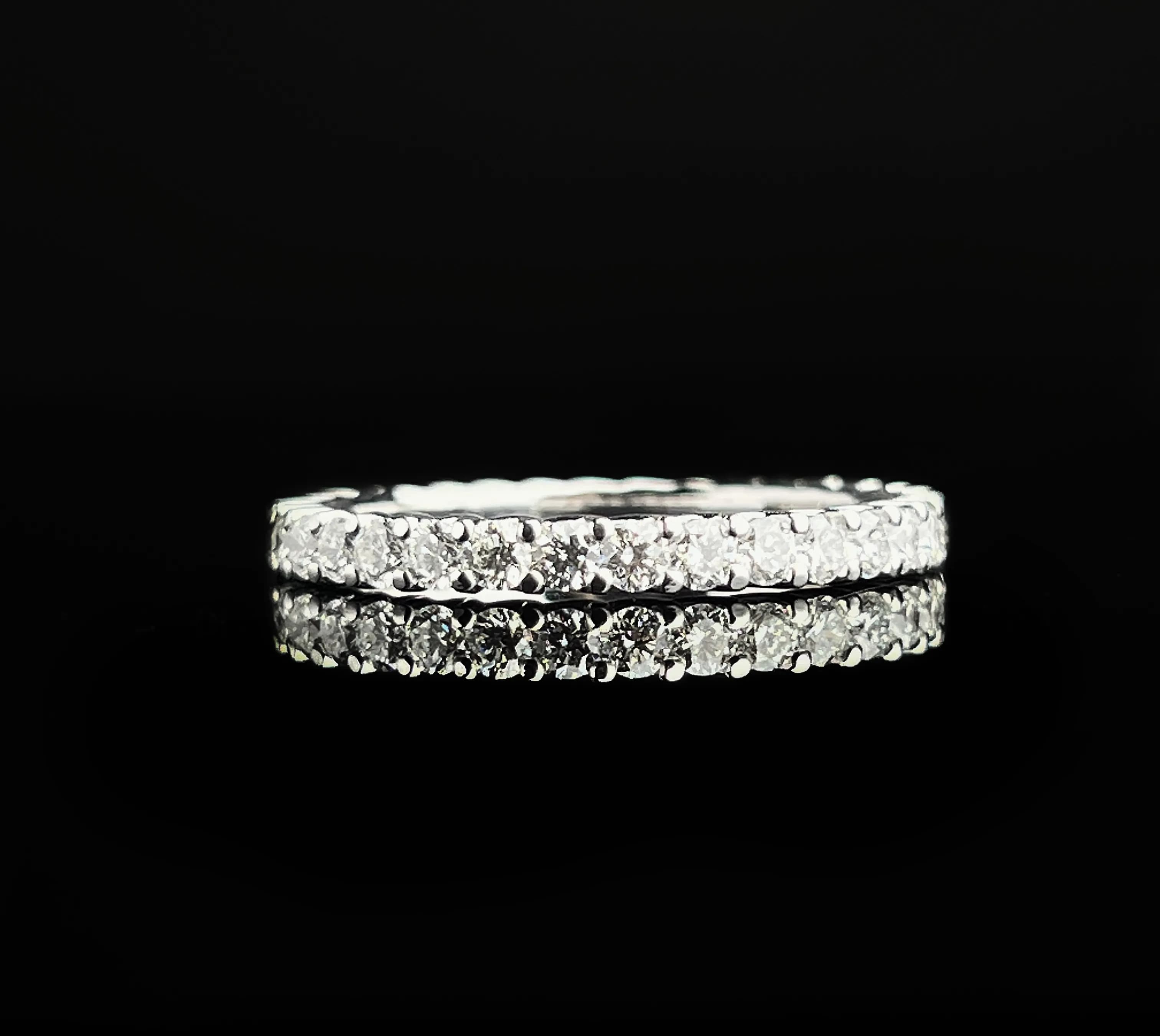 Перстень-доріжка з діамантами з білого золота Wave 01.R22 2mm (17)