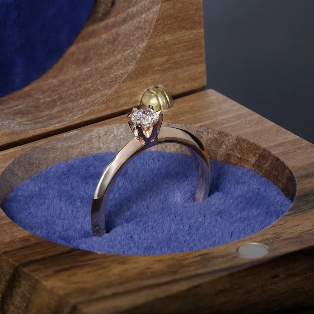 Каблучка з діамантом "Diamond`s forever" з червоного золота 113-0379/3.6 (17), фото 2