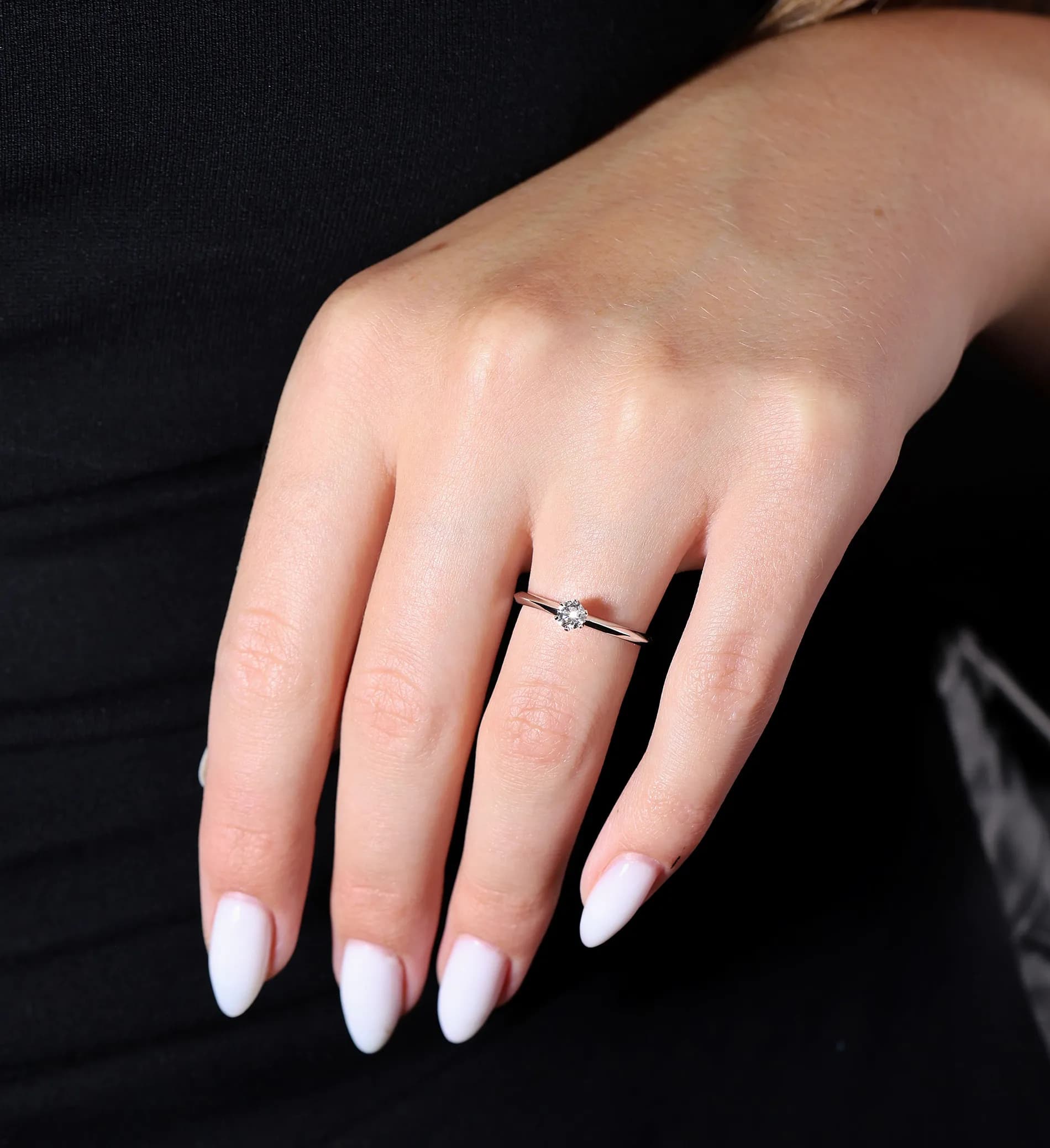 Каблучка з діамантом ``Diamond`s forever`` з білого золота 213-0379.4,1 (15,5)