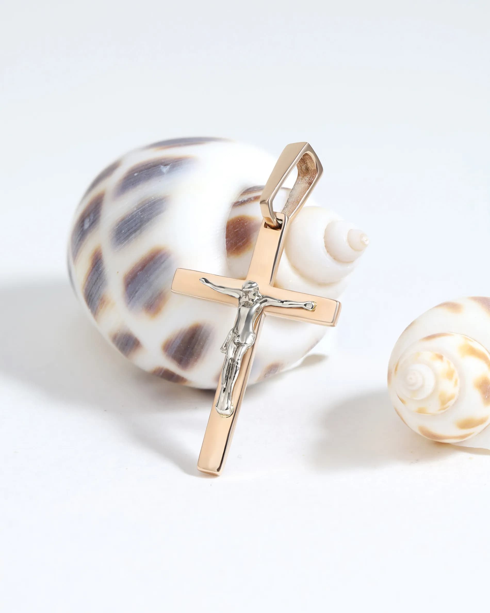 Хрестик з розп'яттям з комбінованого золота D P30-0974