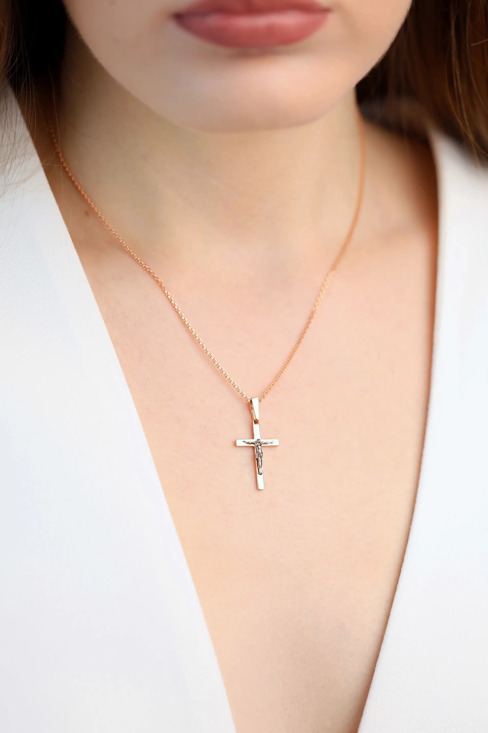 Хрестик з розп'яттям з комбінованого золота D P30-0974