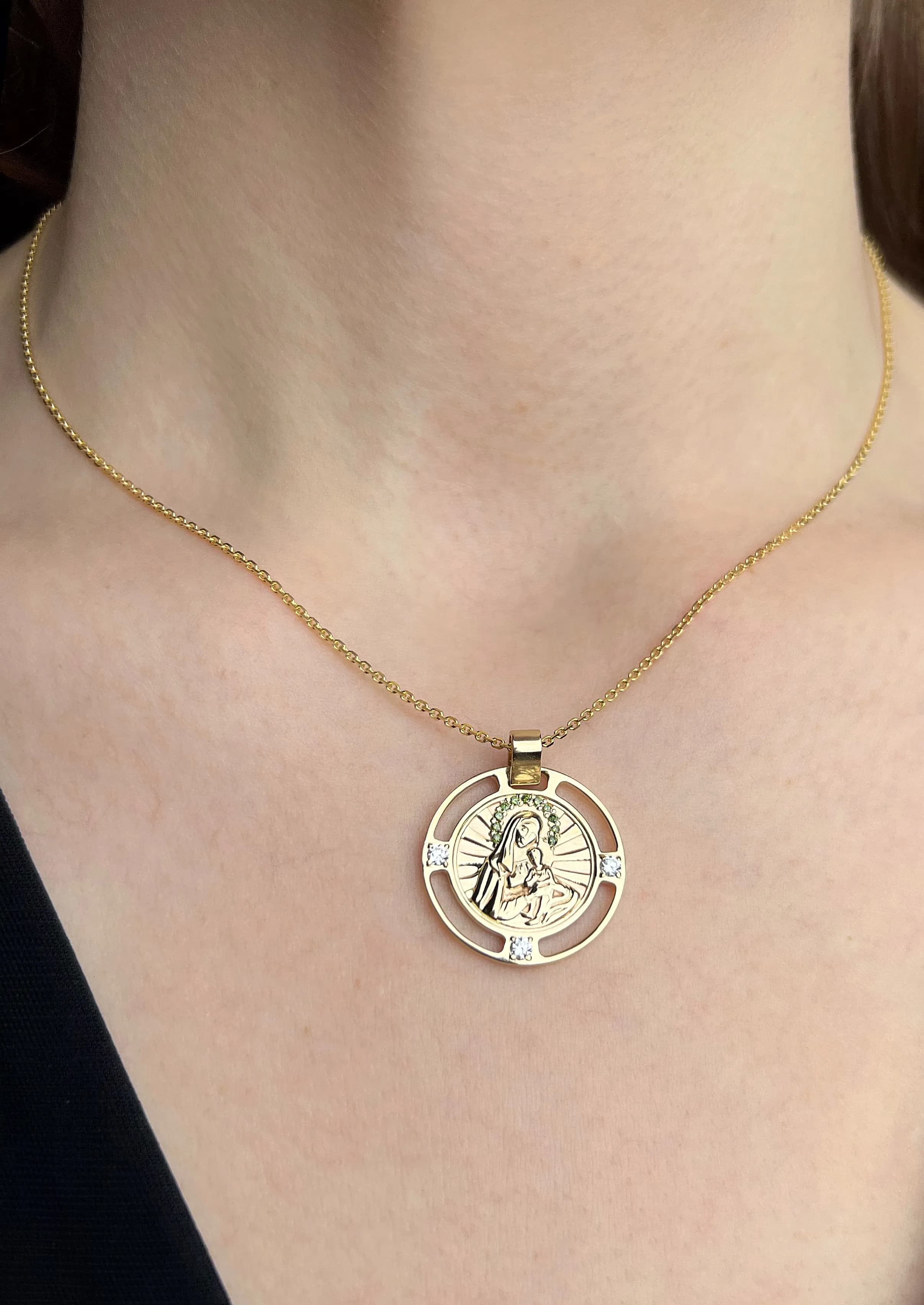 Медальйон Богородиці з діамантами з жовтого золота P4 mix