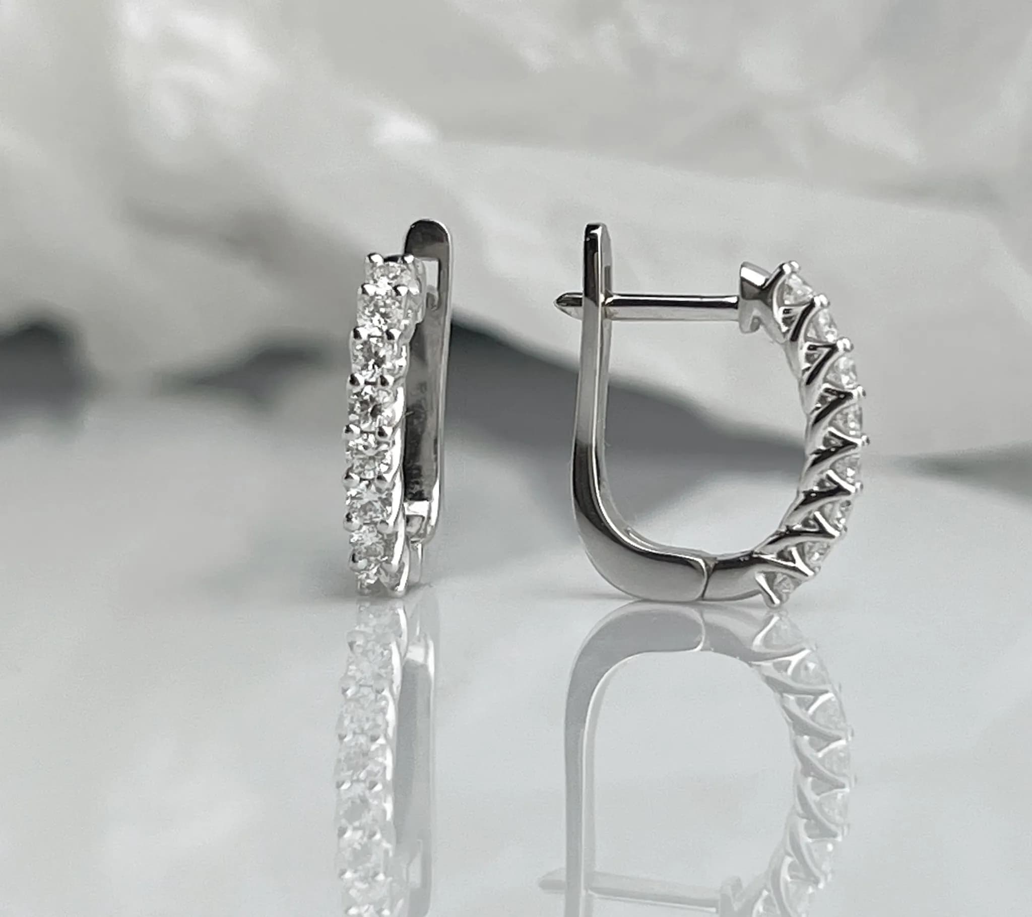 Сережки з діамантами з білого золота Wave E22 2,0mm
