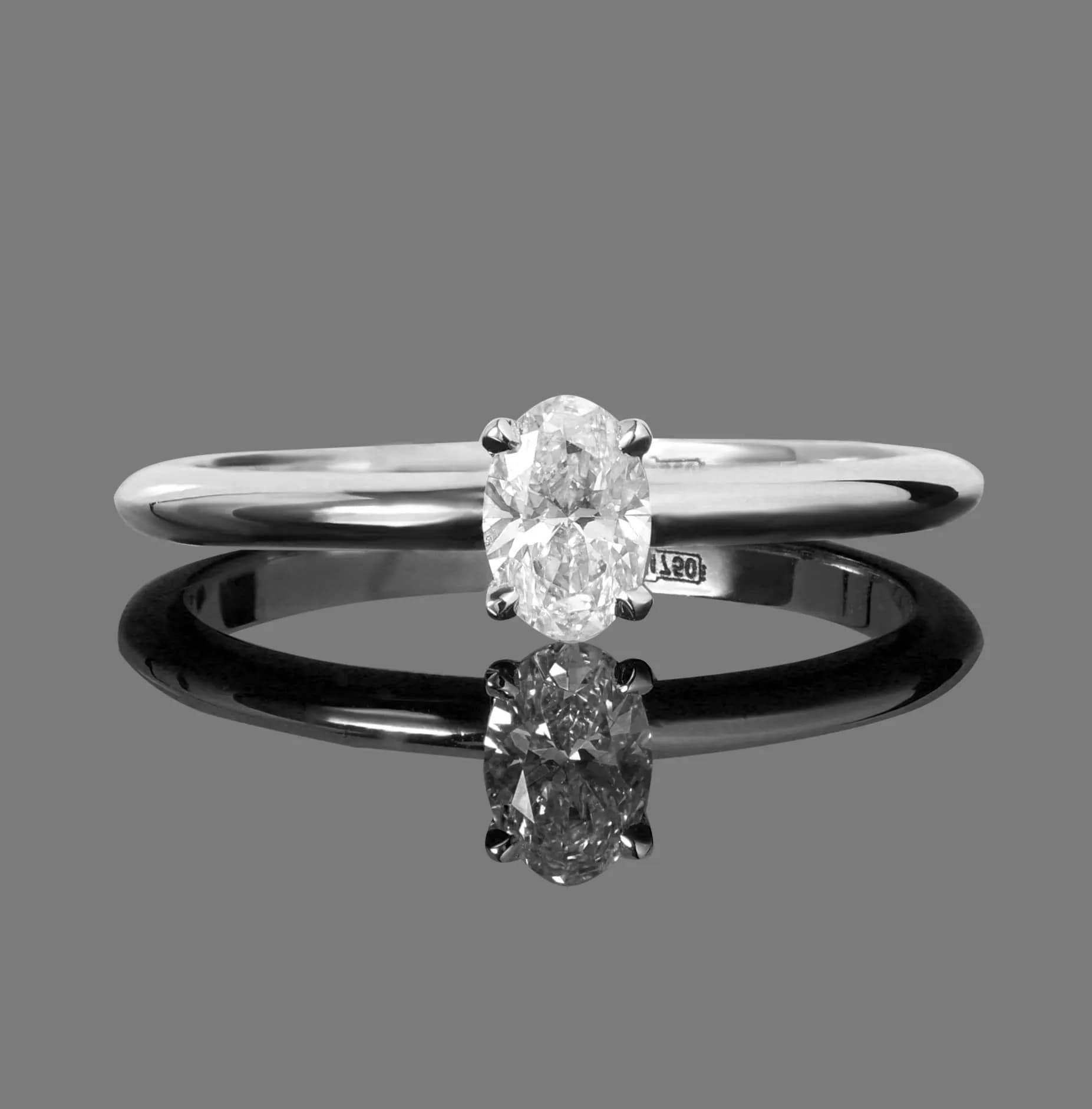 Каблучка з овальним діамантом з білого золота Timeless R22 18k GIA