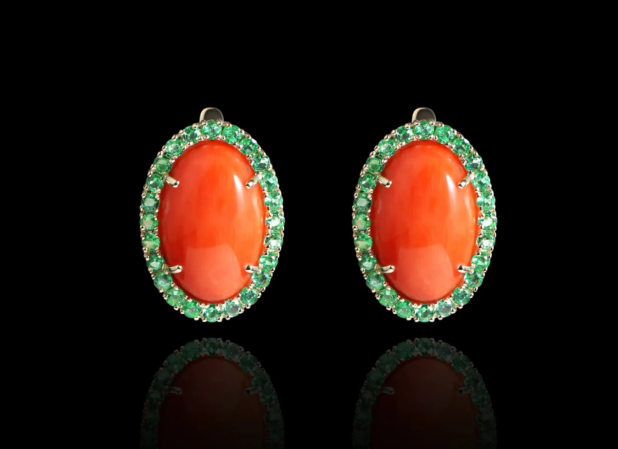 Сережки з коралом та смарагдами з жовтого золота Bora Bora Coral oval E49