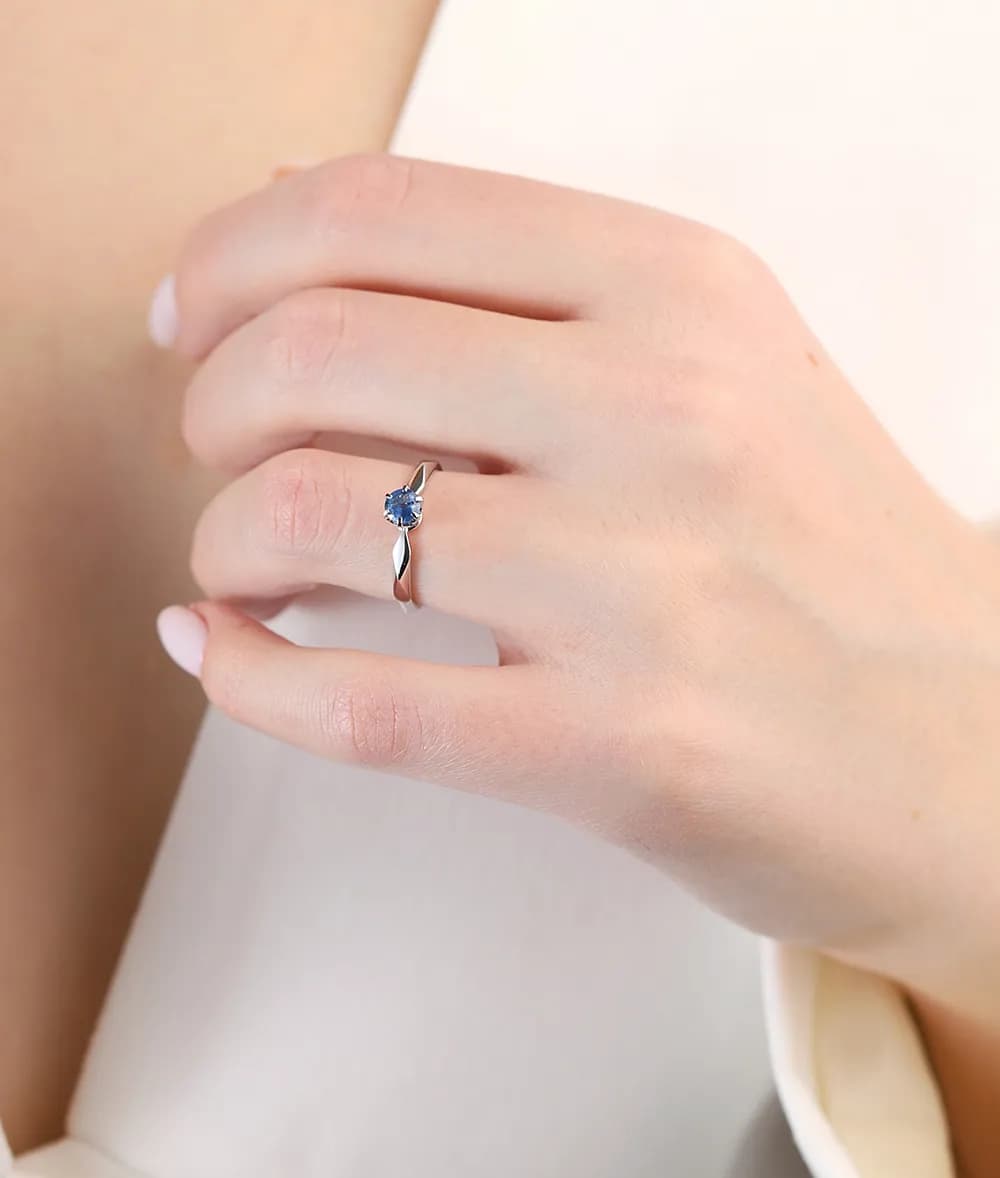 Каблучка з сапфіром з білого золота Грані кохання R2 sap d5,0