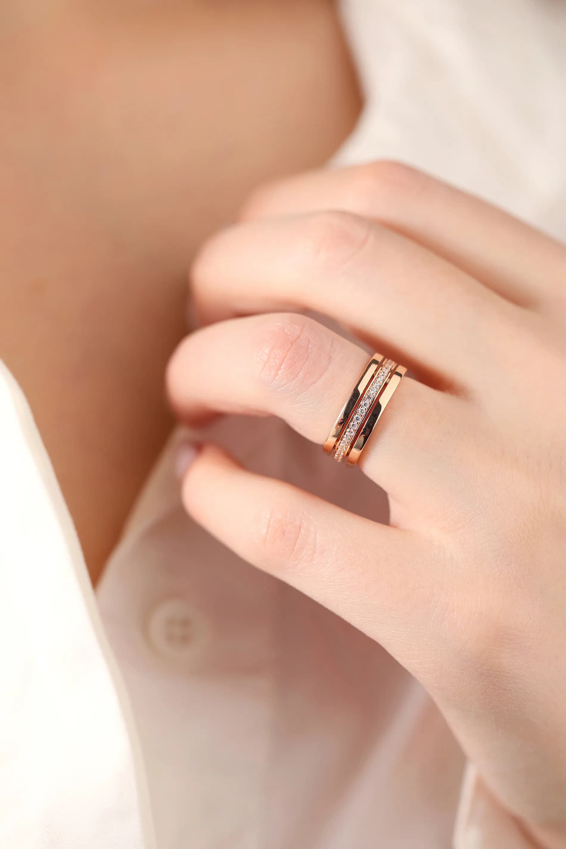 Обручка з червоного золота з кубічним цирконієм 160-0186,01 (16,5)