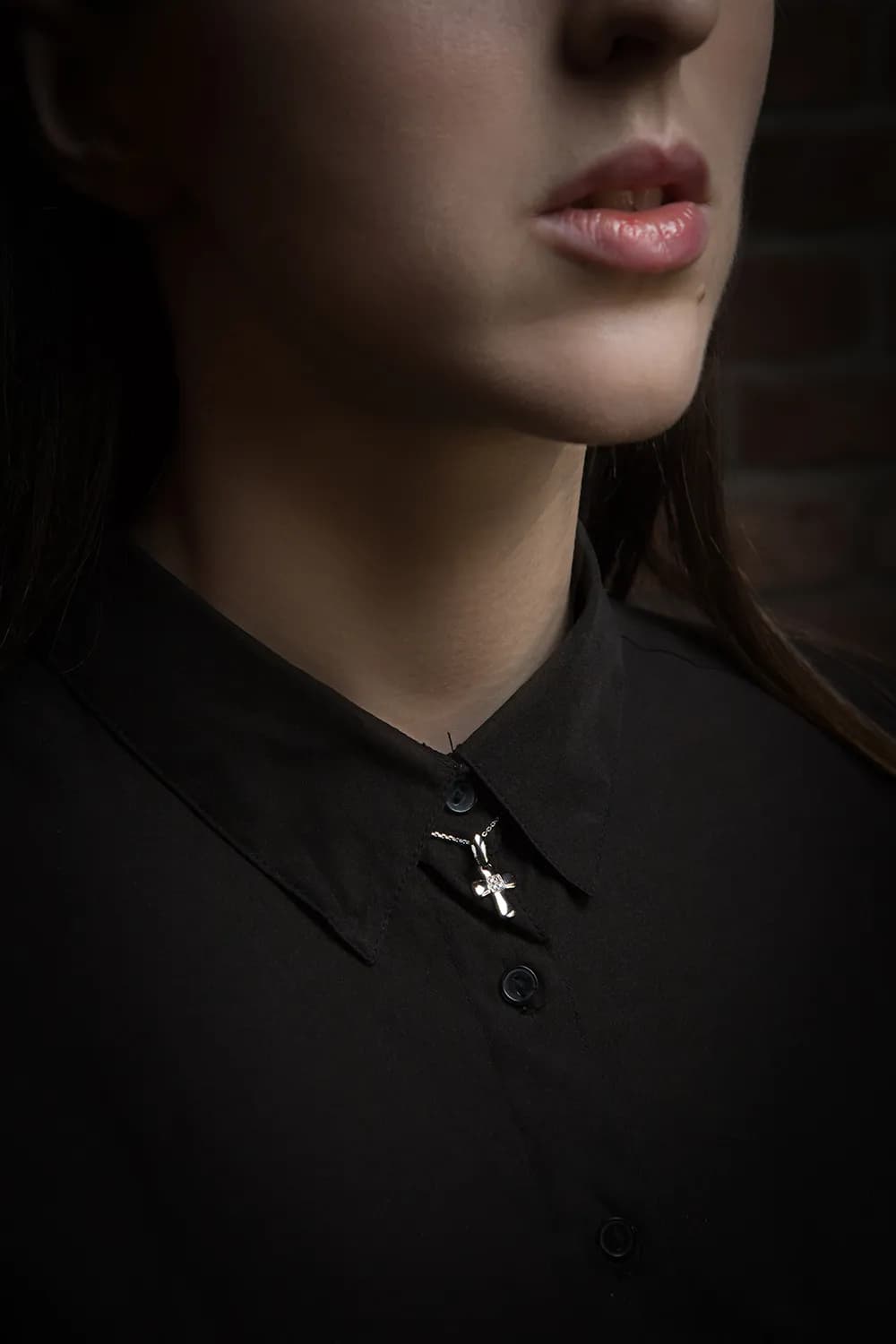 Хрестик з діамантами з червоного золота 125-0818