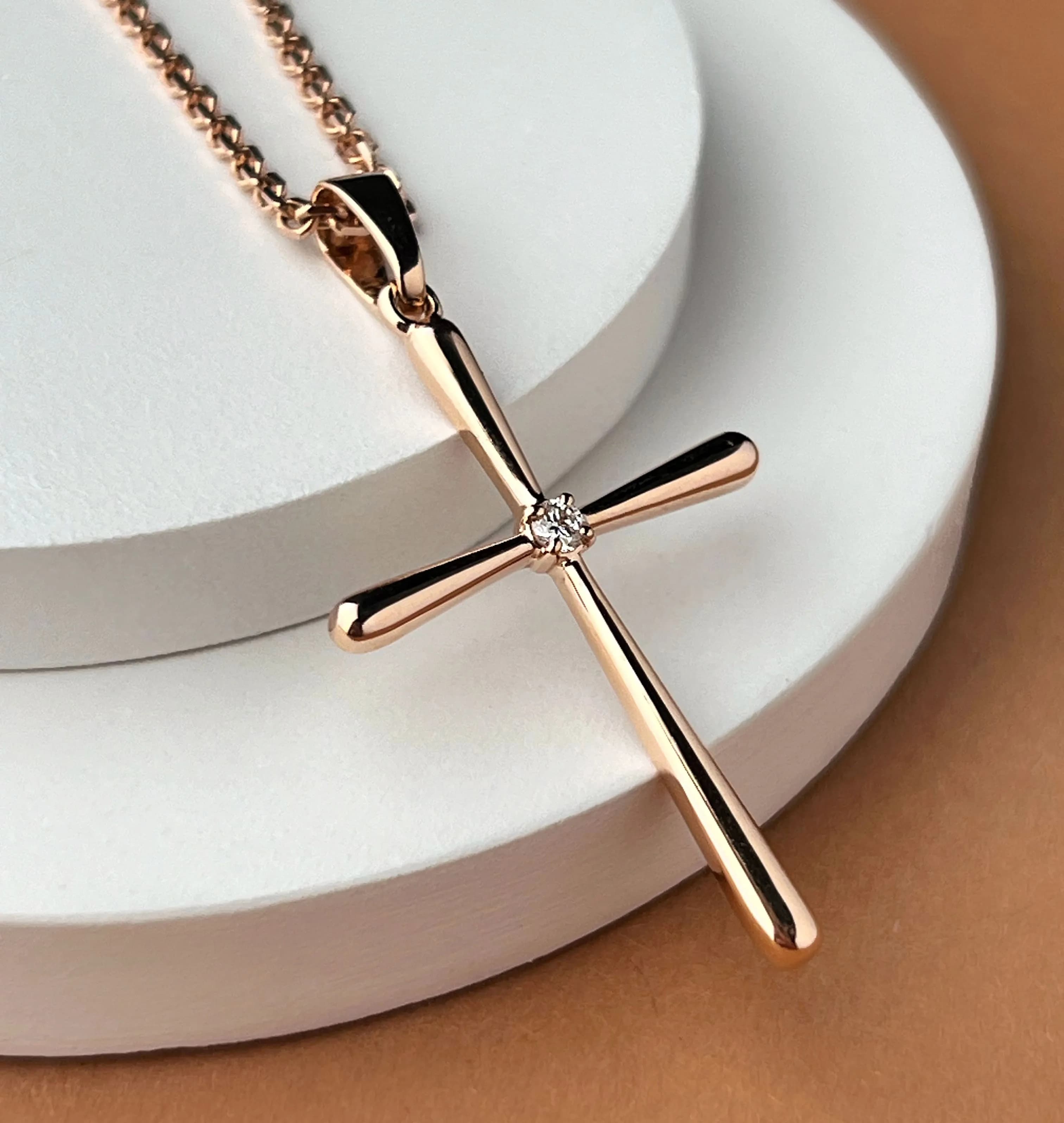 Хрестик з діамантом "Polaris" L з червоного золота 115-0737.01