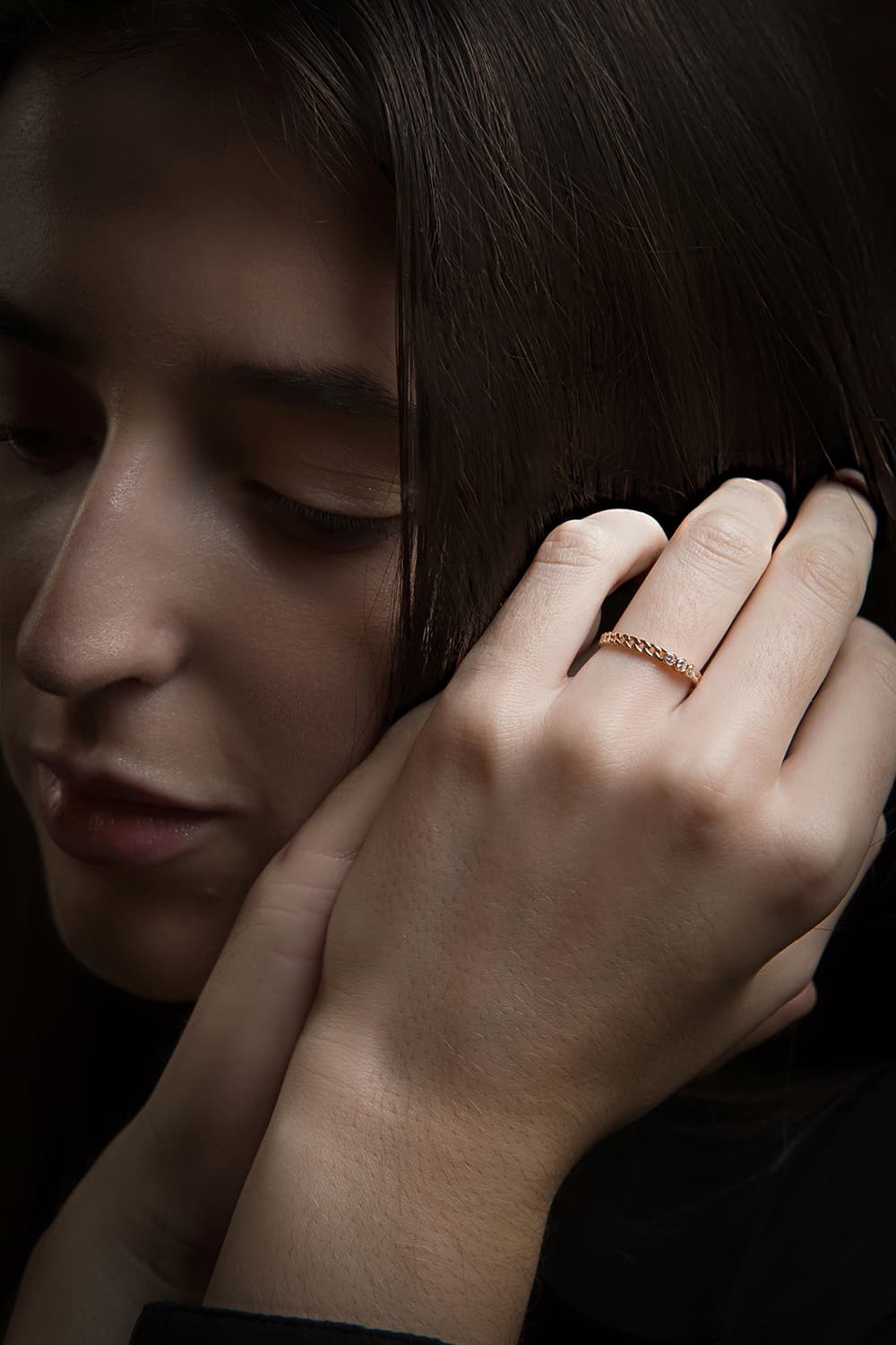 Перстень з куб. цирконами "ДоРеМі" з червоного золота 163-0388 (15,5)