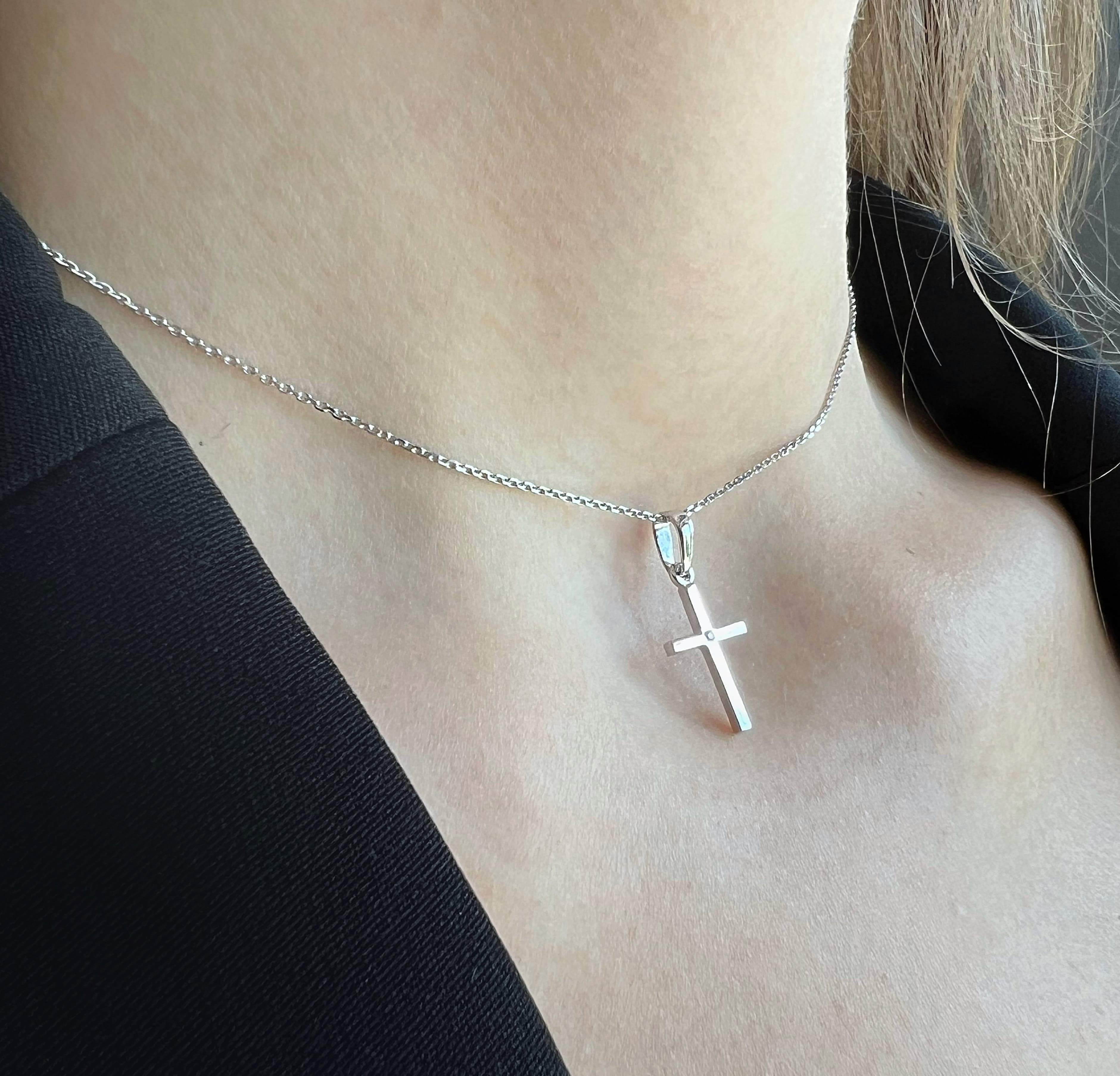 Хрестик з діамантом з білого золота 215-0923