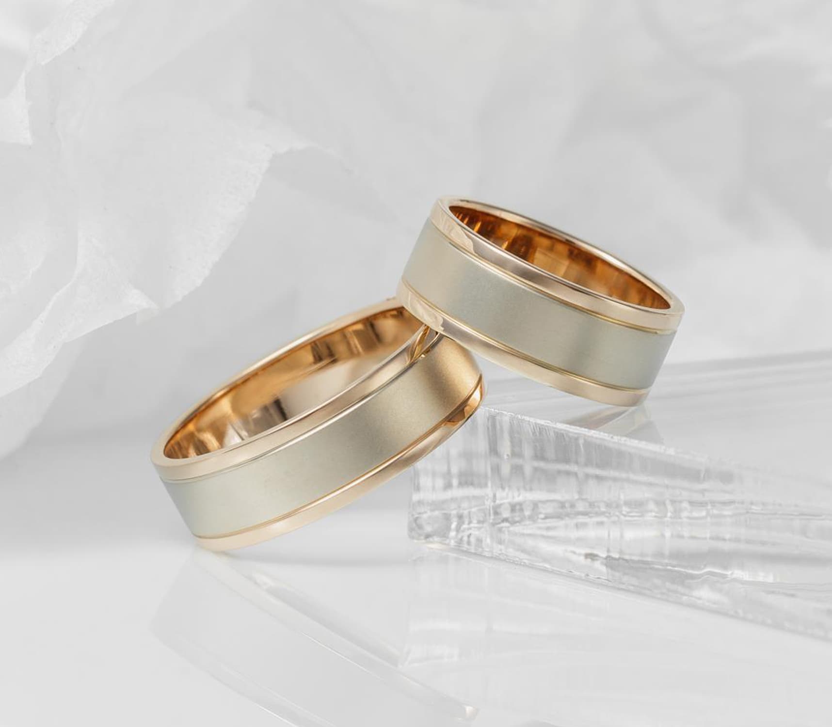 Пара обручок "Берег океану" з комбінованого золота 300-0133_300-0133 (18)