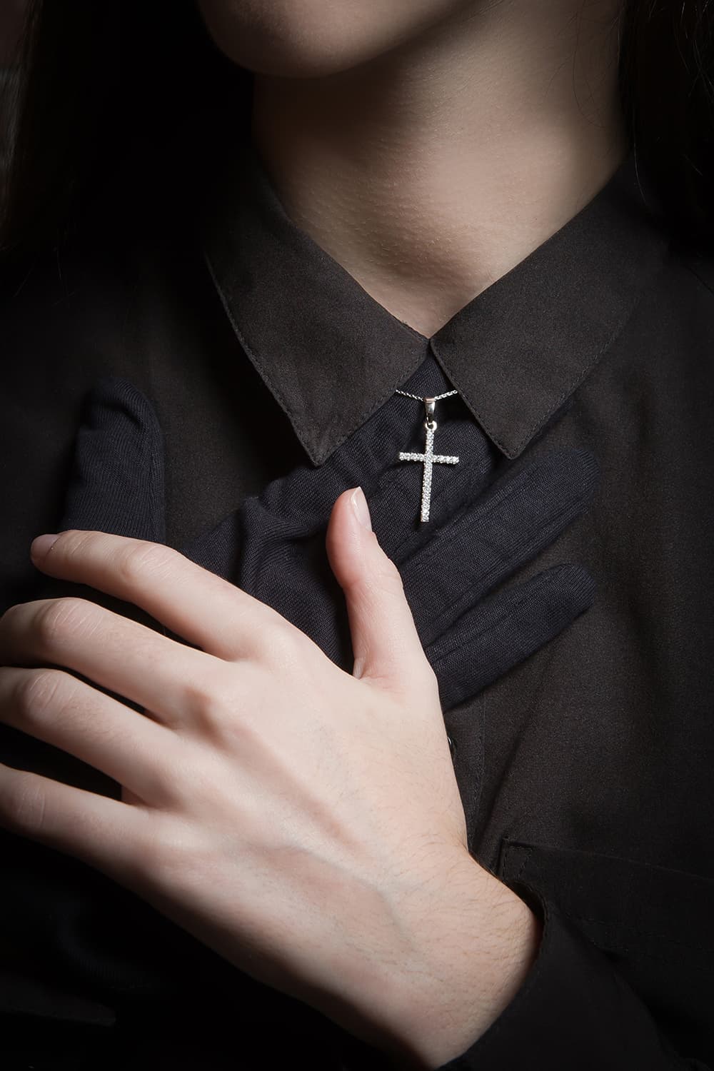 Хрестик з куб. цирконами з білого золота 265-0904