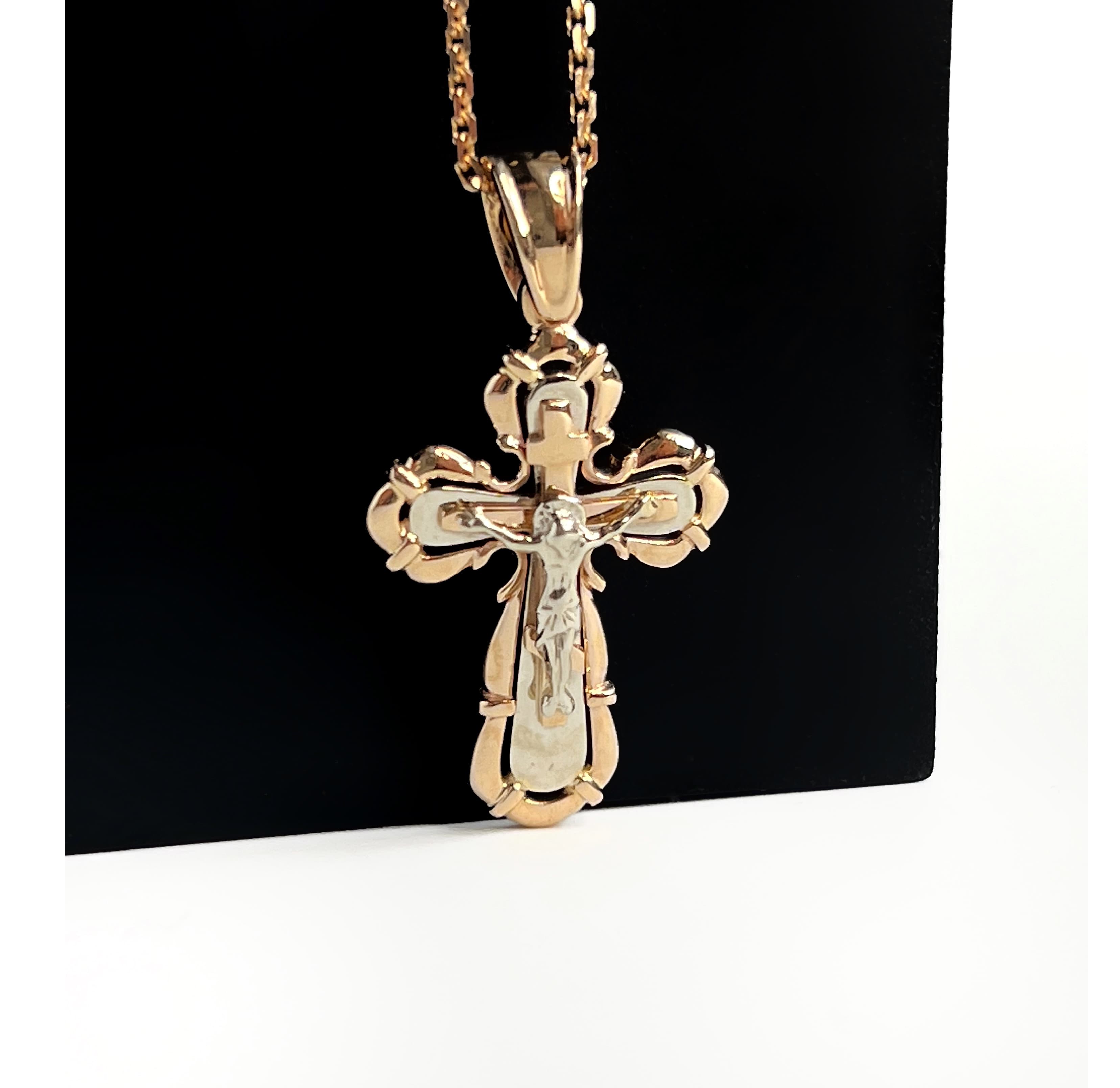 Хрестик з комбінованого золота 305-0973