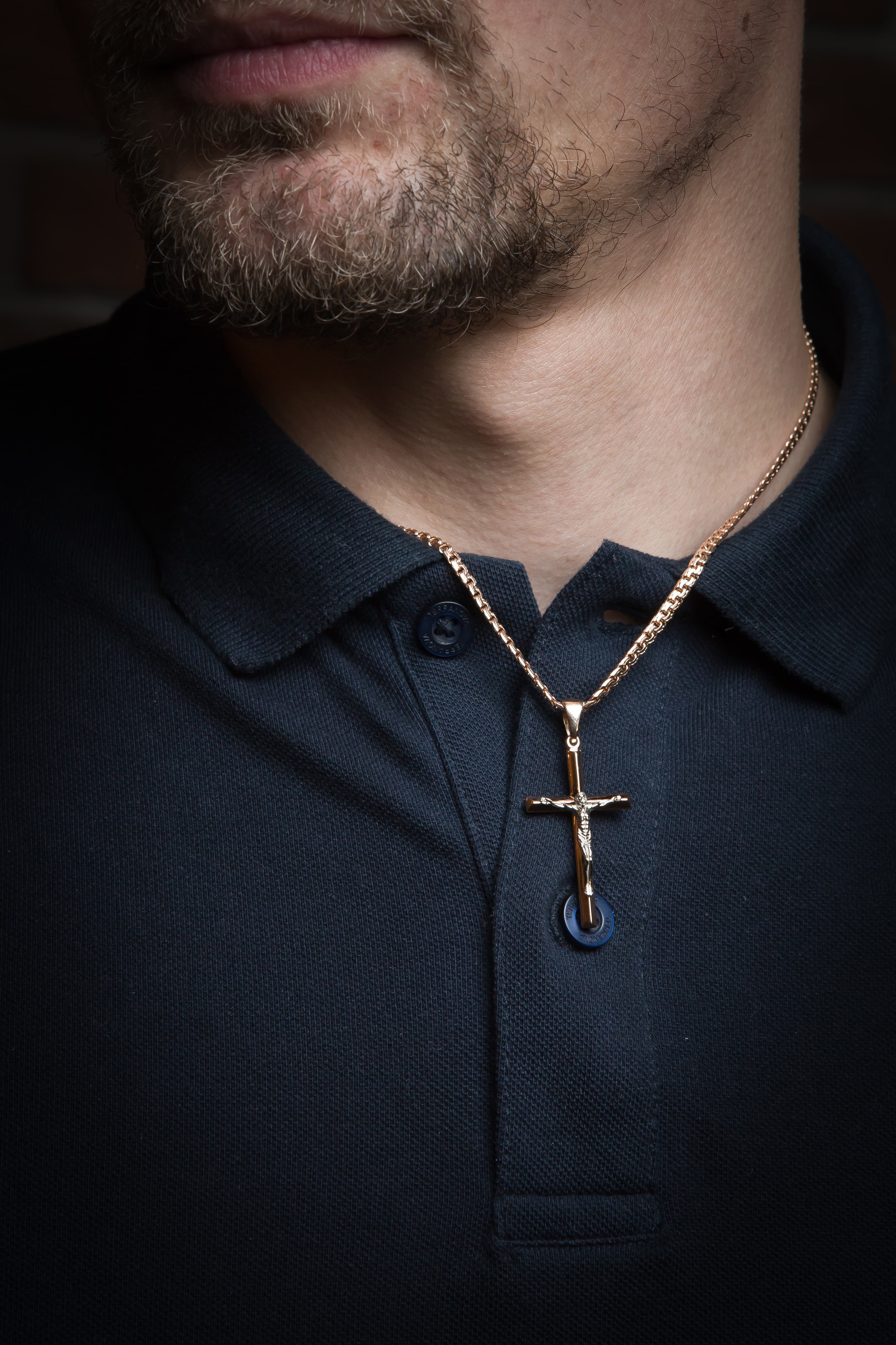 Хрестик з розп'яттям з комбінованого золота 305-0902