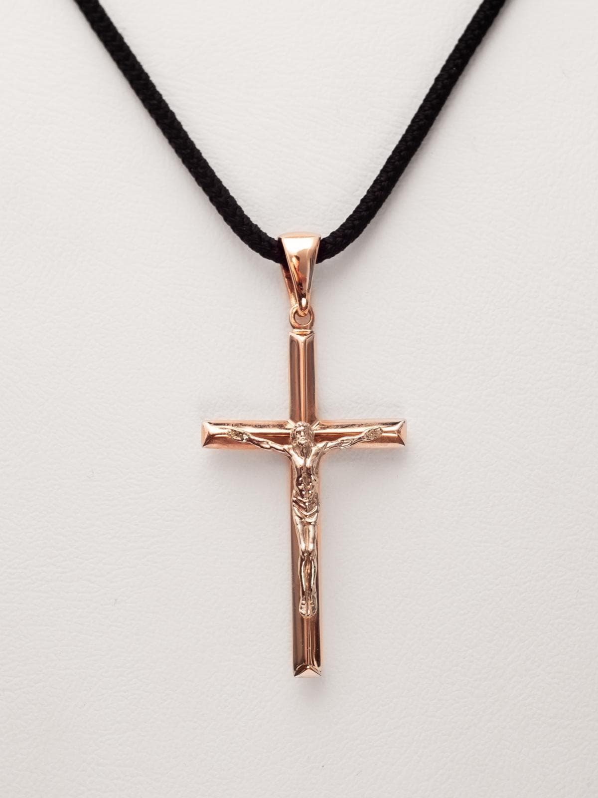 Хрестик з розп'яттям з комбінованого золота 305-0902