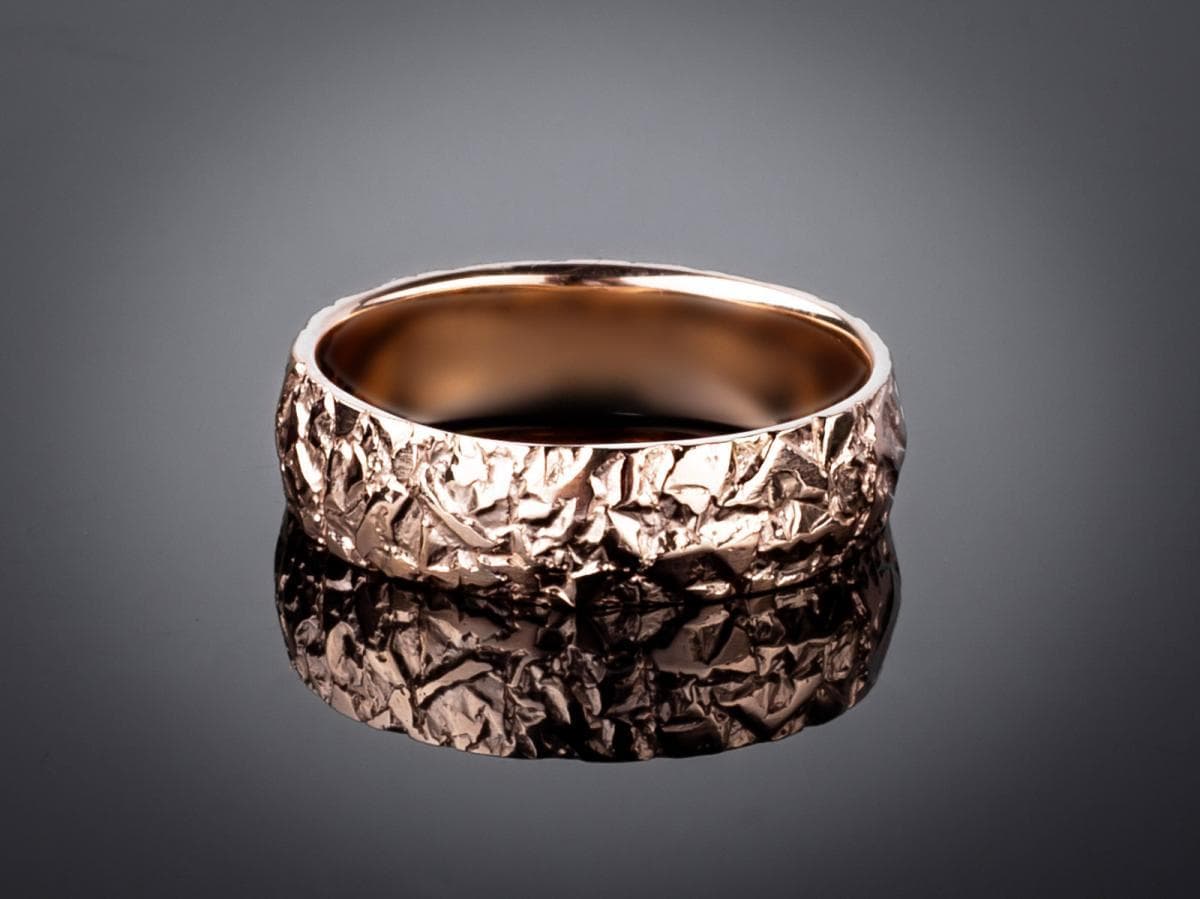 Перстень чоловічий "Велич гір" з червоного золота 100-0169 MAN (22,5)