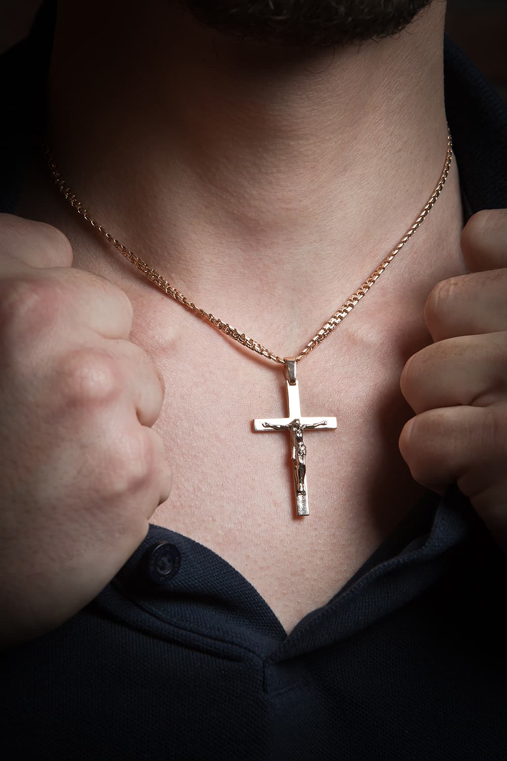 Хрестик з розп'яттям з комбінованого золота 305-0974