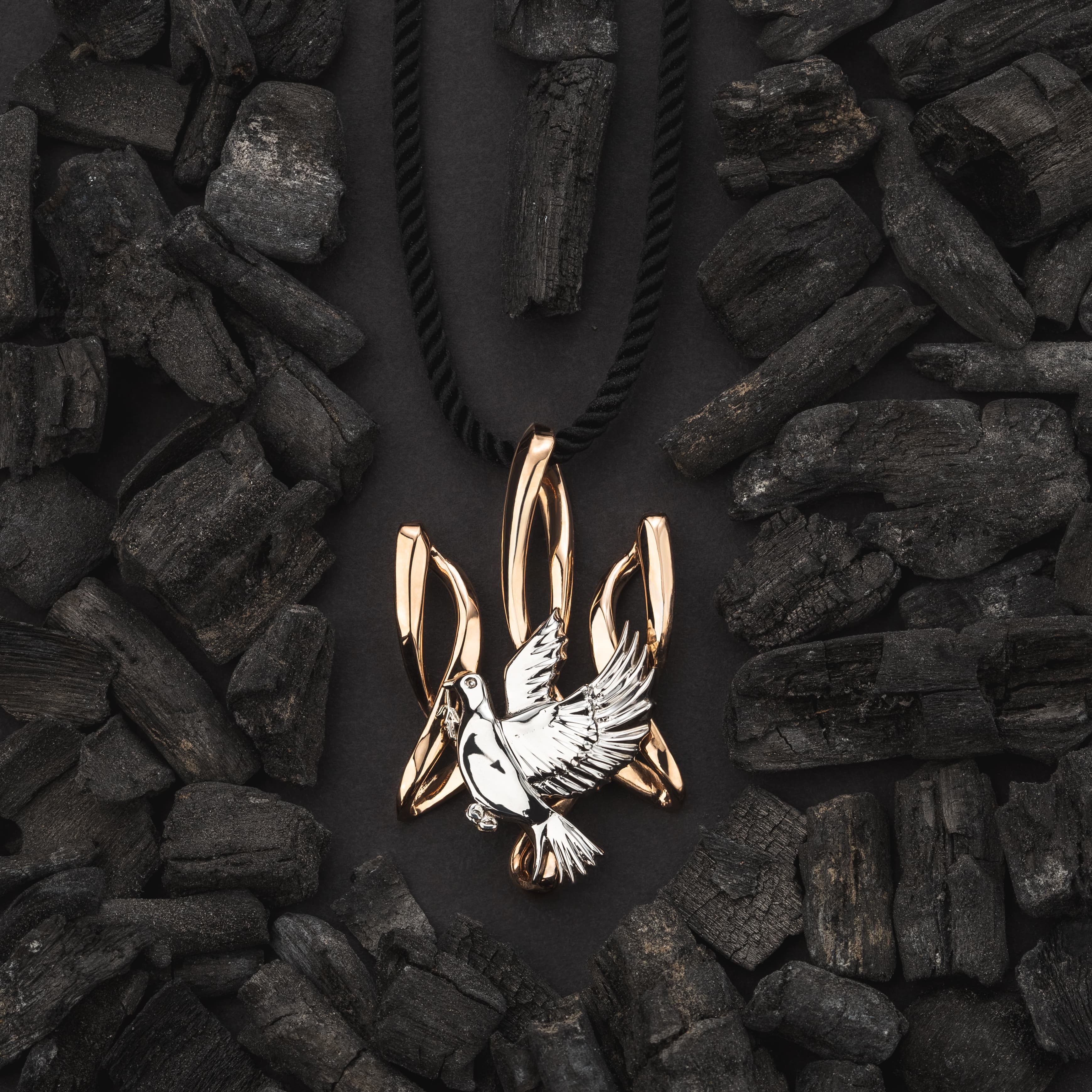 Тризуб з голубкою з комбінованого золота